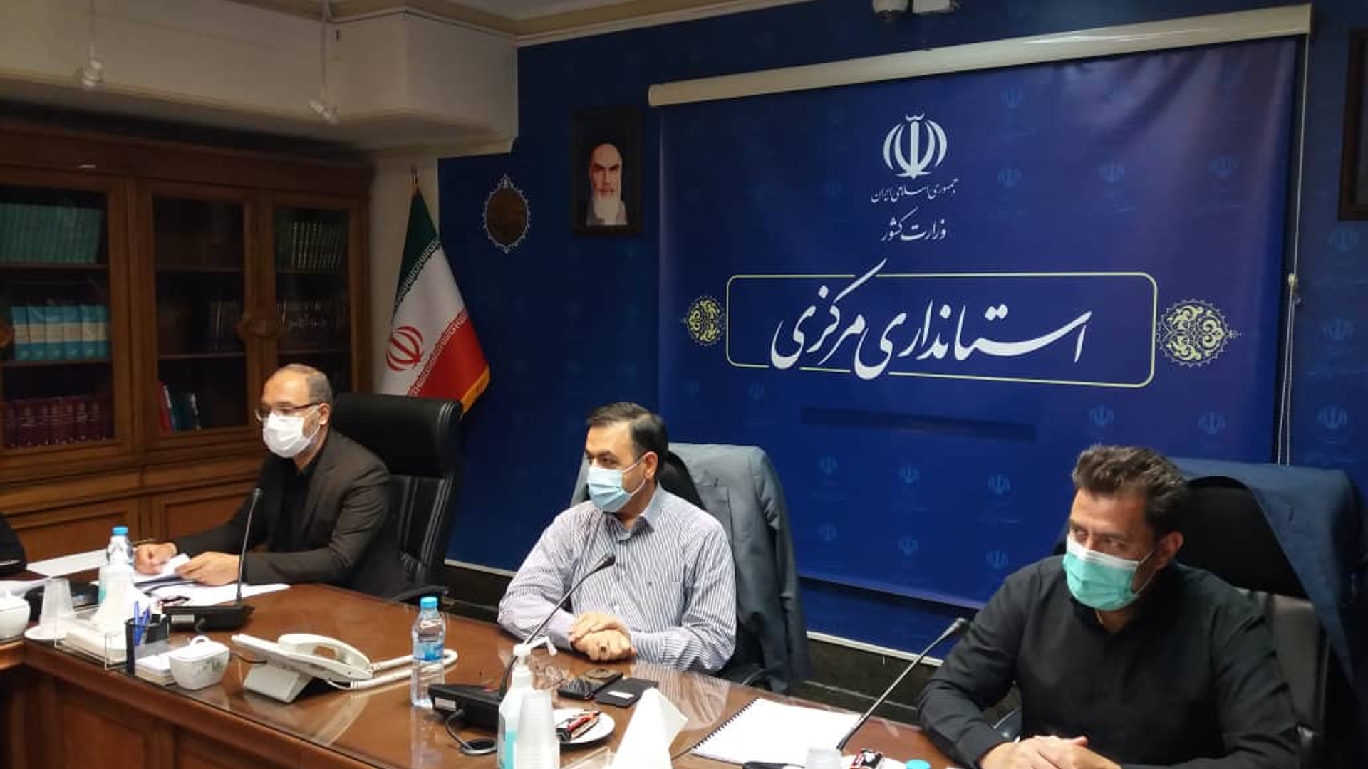 جلسه کمیسیون ماده 11 قانون هوای پاک به ریاست میرزاخانی معاون هماهنگی امور اقتصادی و توسعه منطقه ای و با حضور مدیران مربوطه برگزار شد.
در این جلسه به بررسی مشکلات 16 واحدهای تولیدی که در زمینه محیط زیست و استقرارشان مشکل داشتند رسیدگی شد.

چهارشنبه 19 مرداد 1401