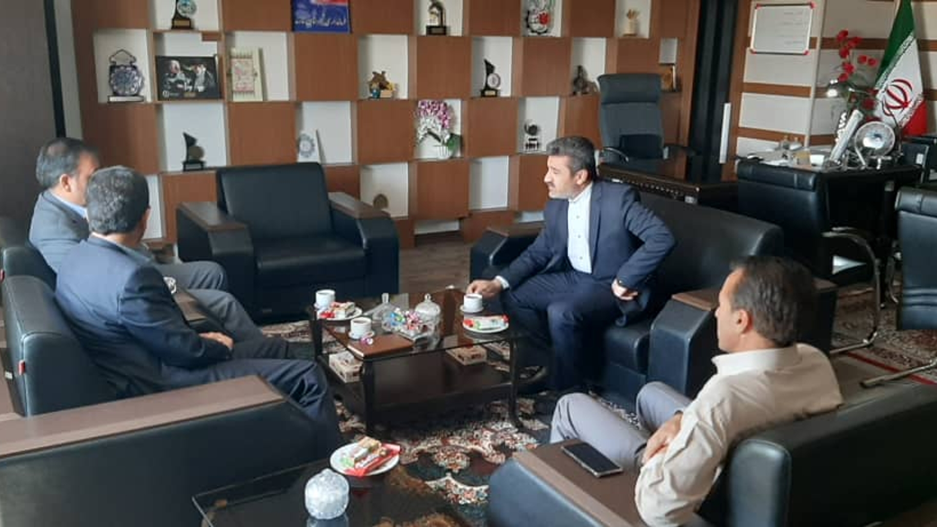 معاون هماهنگی امور اقتصادی و توسعه منطقه ای استاندار در نشست با فرماندار شهرستان شازند، به بررسی مشکلات و مسائل اقتصادی شهرستان پرداختند و موارد لازم را بیان کردند.

سه شنبه 25 مرداد 1401