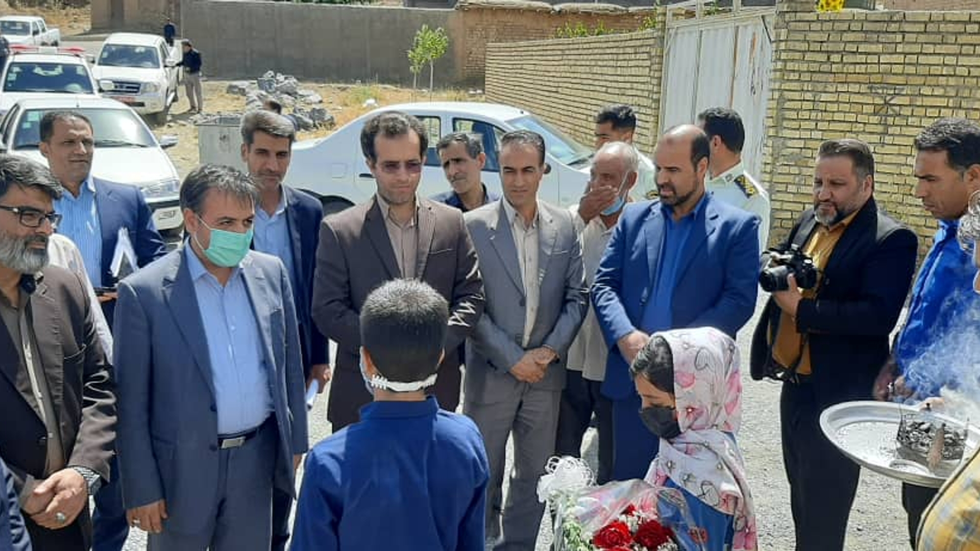 دیدار مردمی روستای ده اصغر با معاون هماهنگی امور اقتصادی و توسعه منطقه ای

معاون هماهنگی امور اقتصادی و توسعه منطقه ای استاندار با مردم روستای ده اصغر ( از توابع بخش سربند شهرستان شازند) دیدار و گفتگو کرد و از نزدیک مشکلات و مطالبات مردم این منطقه را بررسی کرد

سه شنبه ۲۵ مرداد ۱۴۰۱