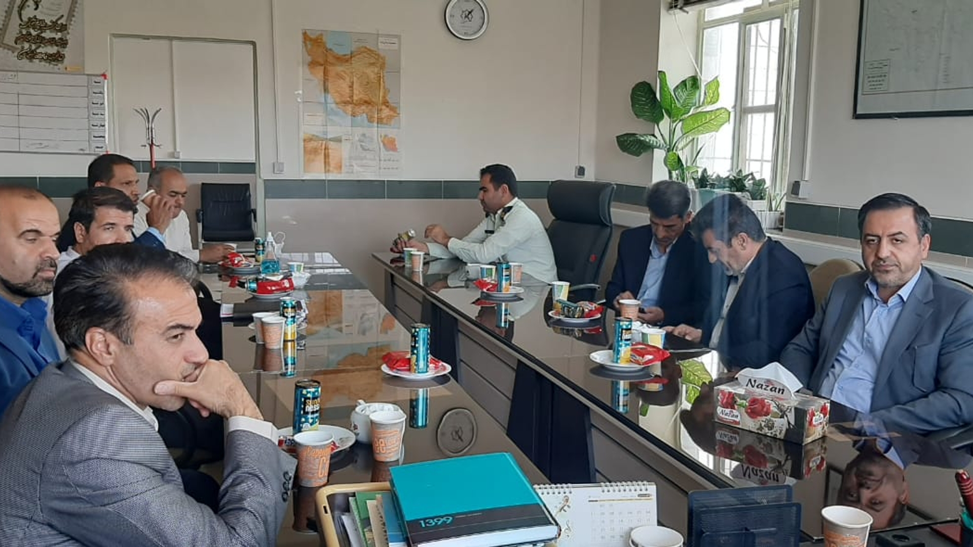 بازدید معاون هماهنگی امور اقتصادی و توسعه منطقه ای استاندار از بخشداری سربند و نشست با بخشدار و کار کنان بخشداری

سه شنبه ۲۵ مرداد ۱۴۰۱