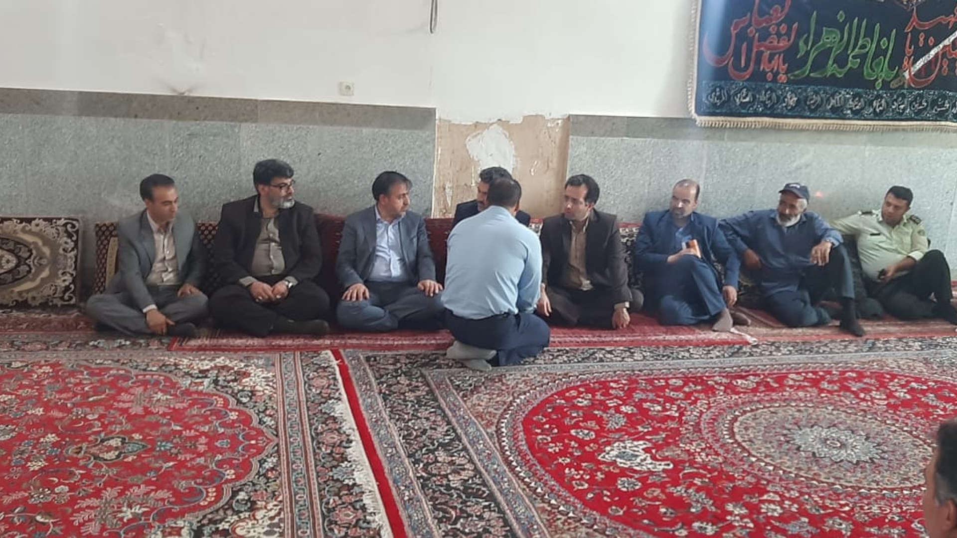 معاون هماهنگی امور اقتصادی و توسعه منطقه ای استاندار دربازدید از روستای ده خرابه کند ،از توابع بخش سربند شهرستان شازند، با مردم این روستا دیدار و مشکلات آنها را بررسی و پیگیری کرد

سه شنبه 25 مرداد 1401