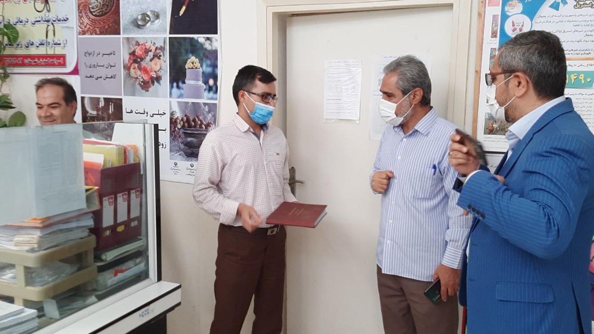 بازدید فرماندار شهرستان کمیجان از مراکز واکسیناسیون