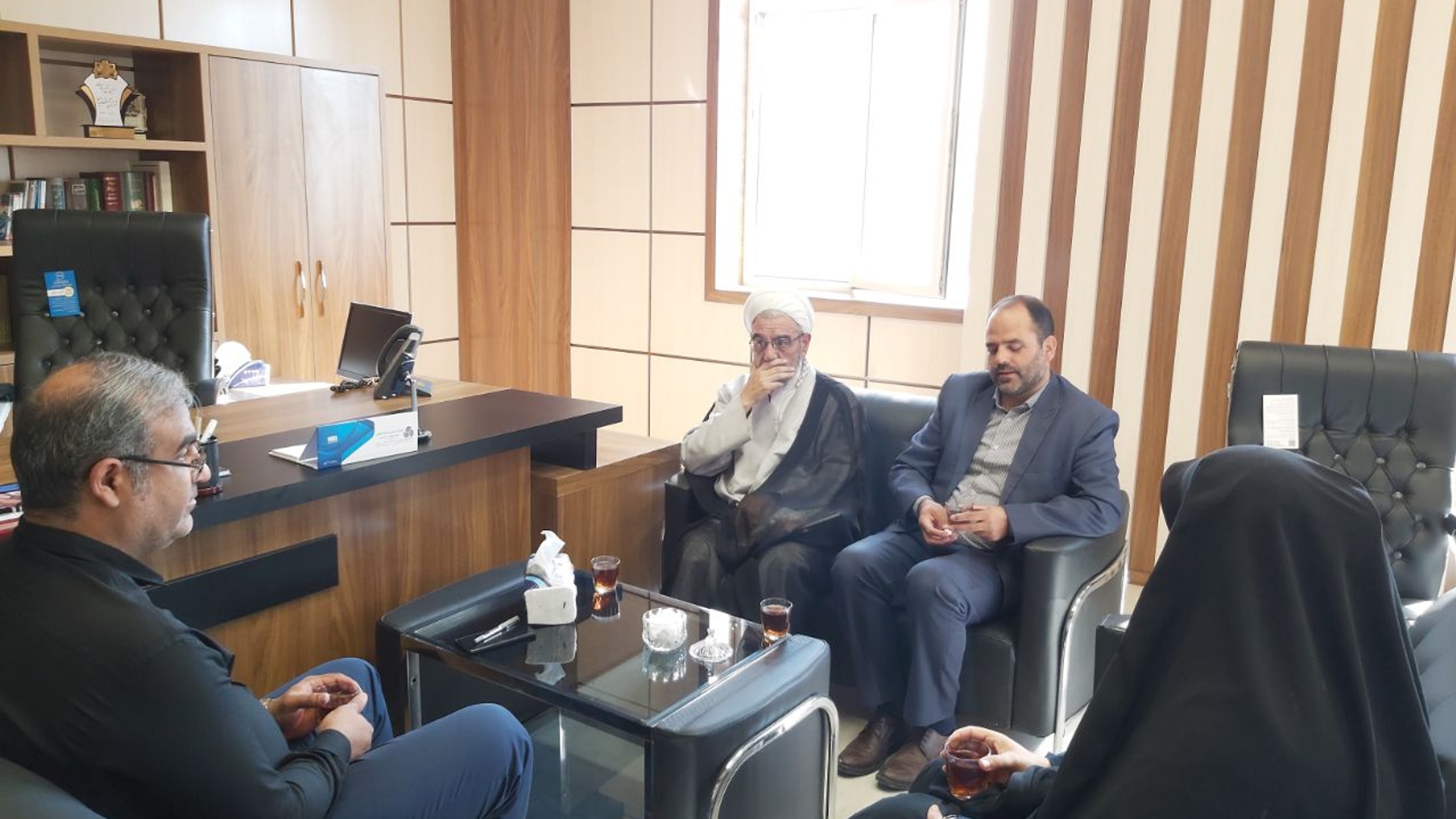 فراهانی سرپرست فرمانداری به اتفاق حجت الاسلام و المسلمین طاووسی امام جمعه شهرستان و معاون فرماندار با حضور در شهرداری، ضمن دیدار با شهردار آشتیان، در جریان اولویت‌ها و برنامه های حوزه شهری آشتیان قرار گرفتند.