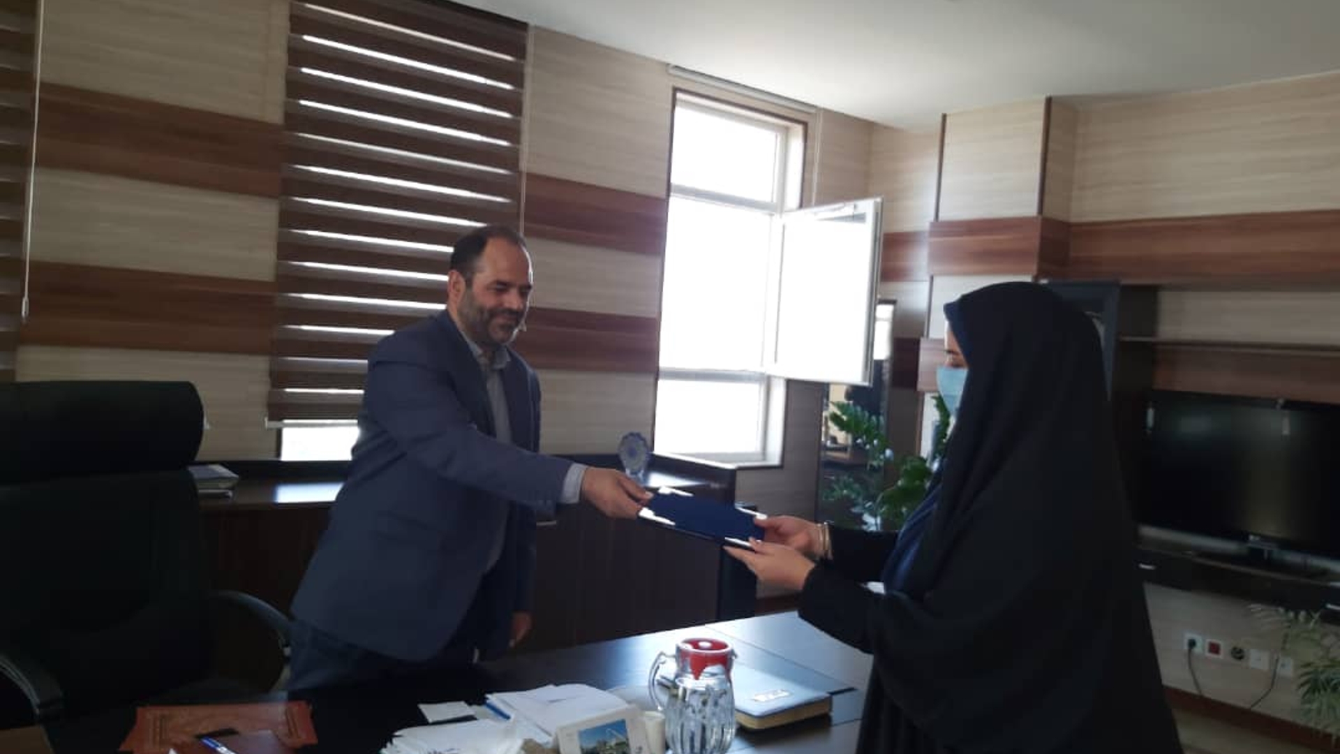 تجلیل از خبرنگار خبرگزاری صدا و سیما واحد آشتیان