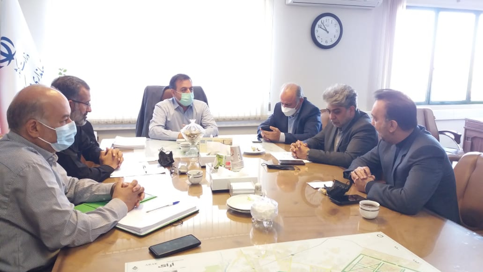 نشست معاون هماهنگی امور اقتصادی و توسعه منطقه ای استاندار با حضور سرپرست دفتر هماهنگی امور اقتصادی استانداری و اعضای اتاق بازرگانی

در این جلسه در خصوص سازو کارو چگونگی دعوت از سفرای کشورهای خارجی در ایران برای سفر به استان و بازدید از واحدهای تولیدی صنعتی استان به منظور آشنایی با پتانسیل و توانمندی آنها بحث و تبادل نظر شد.

چهارشنبه 26 مرداد 1401