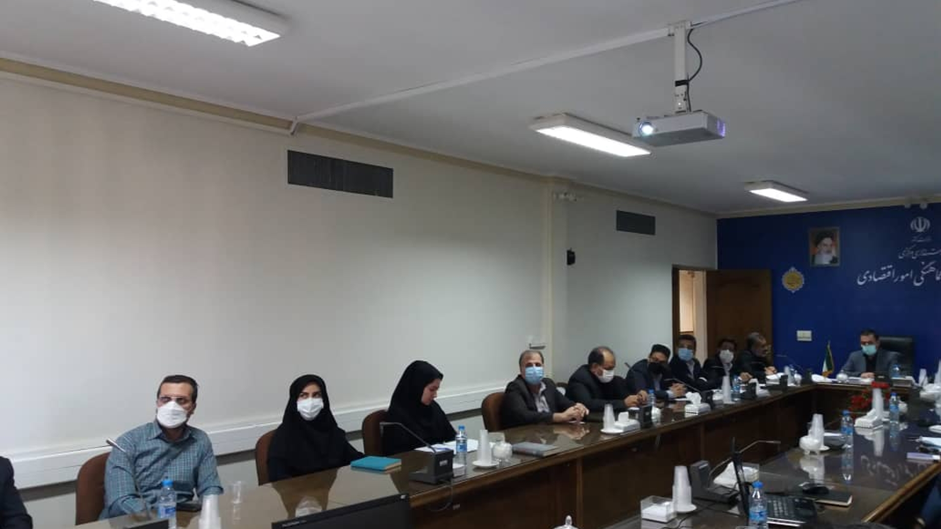 کارگروه توسعه صادرات غیرنفتی. به ریاست میرزاخانی معاون هماهنگی امور اقتصادی و توسعه منطقه ای استاندار و با حضور سرپرست دفتر هماهنگی امور اقتصادی و اعضای کارگروه برگزار شد.
در این جلسه ادارات صمت و گمرک گزارشی از اهداف و عملکرد صادرات در سال ۱۴۰۰ و برنامه های عملیاتی ۱۴۰۱ ارائه دادند
و در خصوص توسعه صادرات کالا و رفع مشکلات و موانع آن بحث و تبادل نظر شد

پنجشنبه ۲۷ مرداد ۱۴۰۱