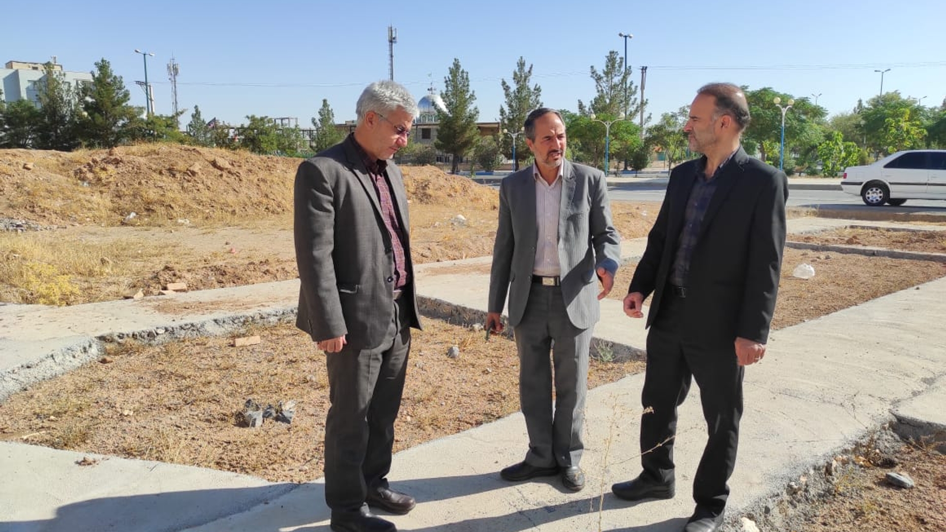 فرماندار از محل احداث ساختمان مدرسه شهرک معلم خمین بازدید کرد