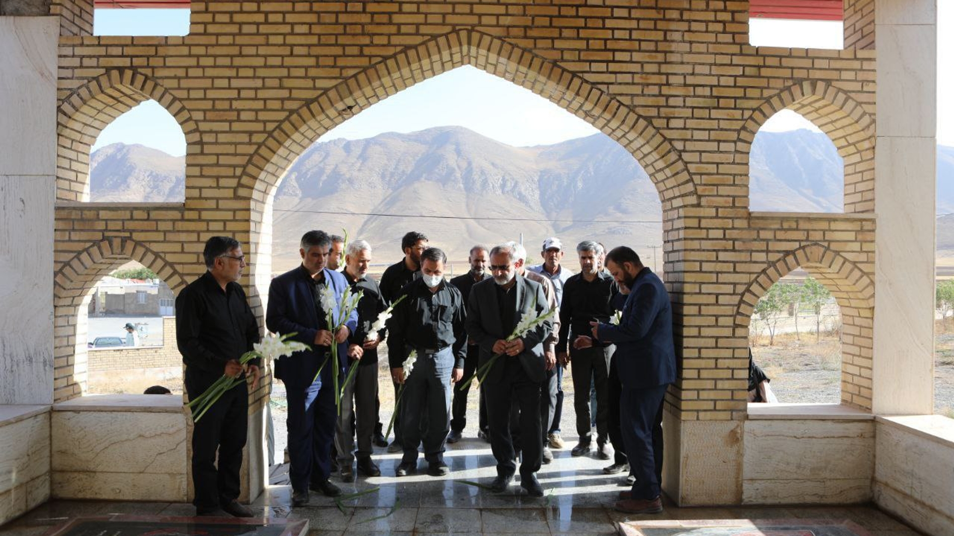 احترام به مقام شامخ شهیدان روستای لکان شهرستان خمین