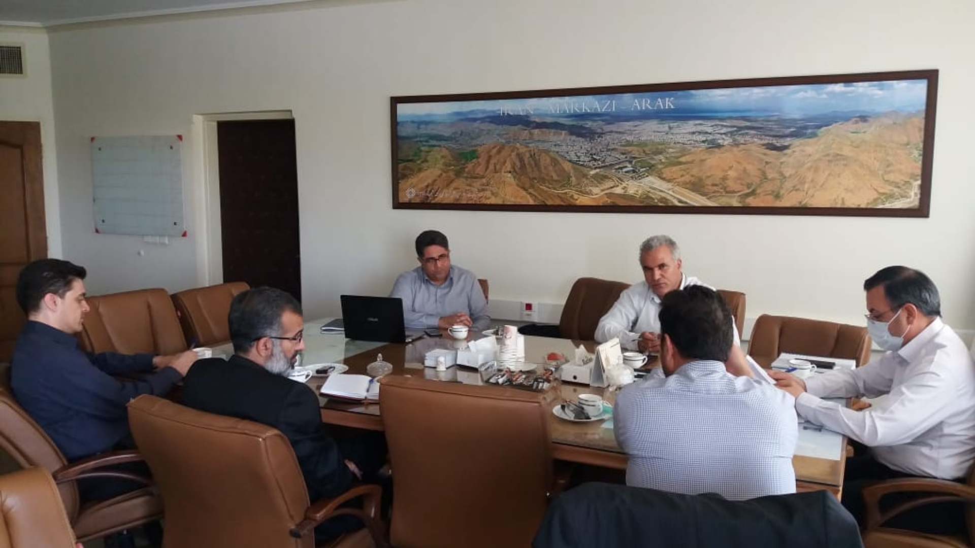 جلسه ای . در راستای اجرای تبصره ذیل بند(ب) ماده (۶) قانون جهش تولید دانش بنیان و مصوبات سفرهای رئیس جمهور به ریاست میرزاخانی معاون هماهنگی امور اقتصادی و توسعه منطقه ای استاندار و با حضور سرپرست دفتر هماهنگی امور اقتصادی برگزار شد.
در این جلسه در خصوص ایجاد و راه اندازی خانه های خلاق و نوآور ایران تصمیمات لازم اتخاذ گردید.


شنبه ۲۹ مرداد ۱۴۰۱