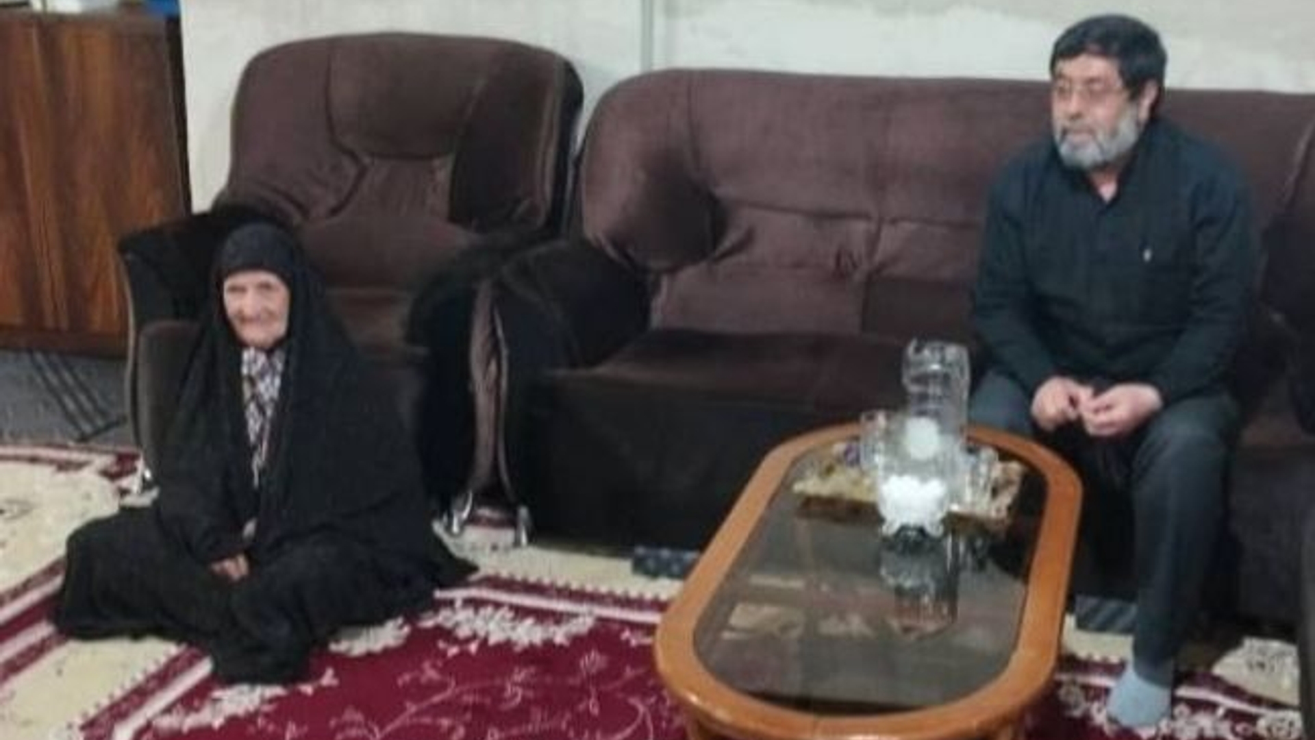 "دیدار فرماندار خنداب با مادرشهید والامقام غلامی"