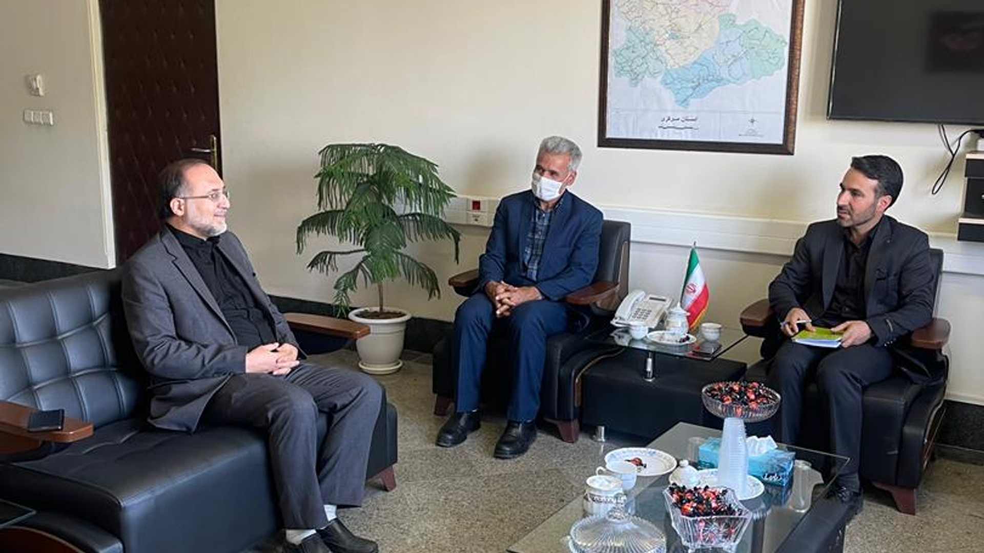 برگزاری جلسه با حضور معاون توسعه مدیریت و منابع استاندار و معاون اداره کل حراست استانداری