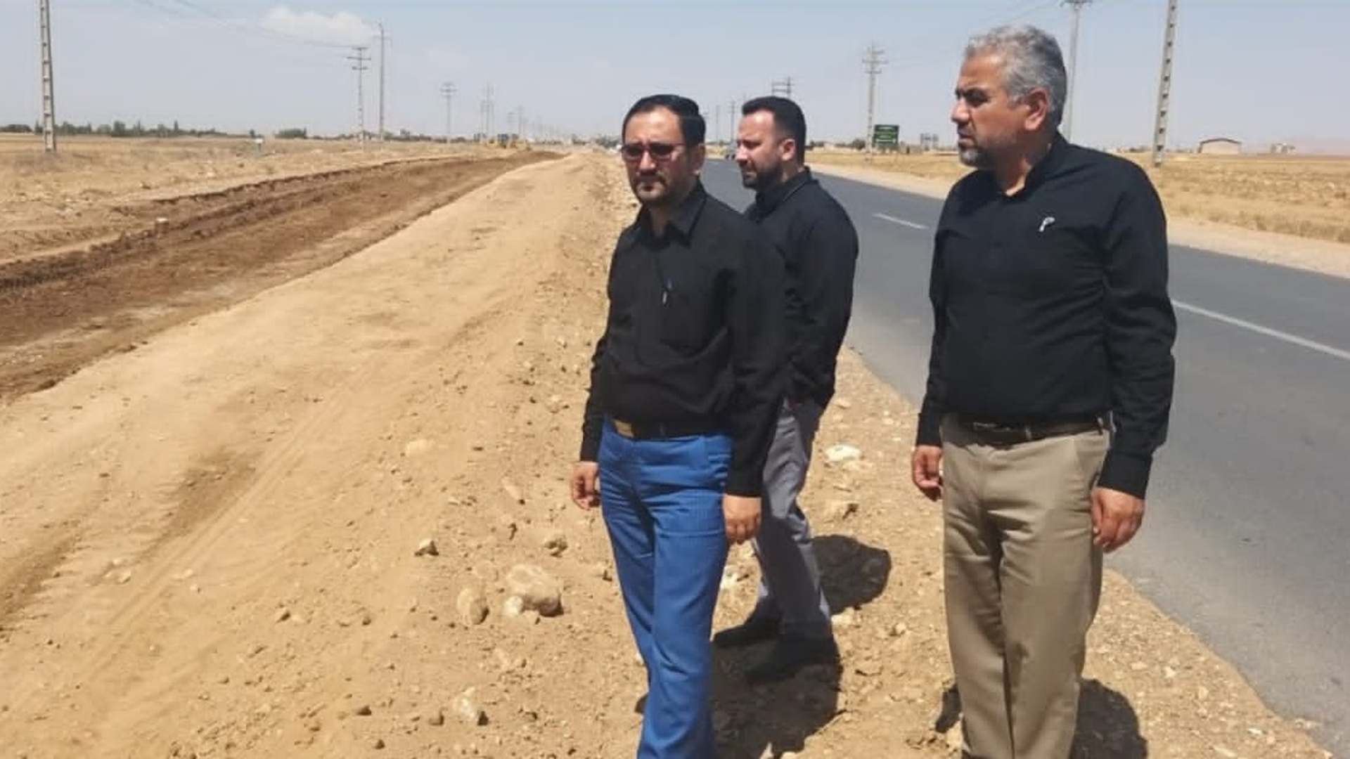 بازدید فرماندار و بخشدار مرکزی از روند اجرای پروژه آسفالت محورسمقاور-خنجین