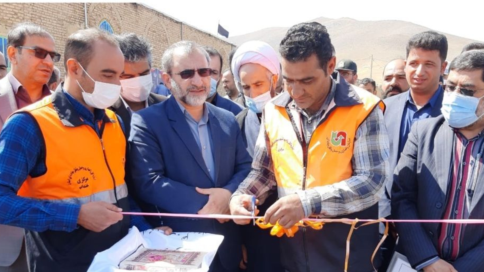 "بمناسبت هفته دولت و با حضور استاندار مرکزی ۹۱ طرح عمرانی و اقتصادی در شهرستان خنداب به بهره برداری رسید"