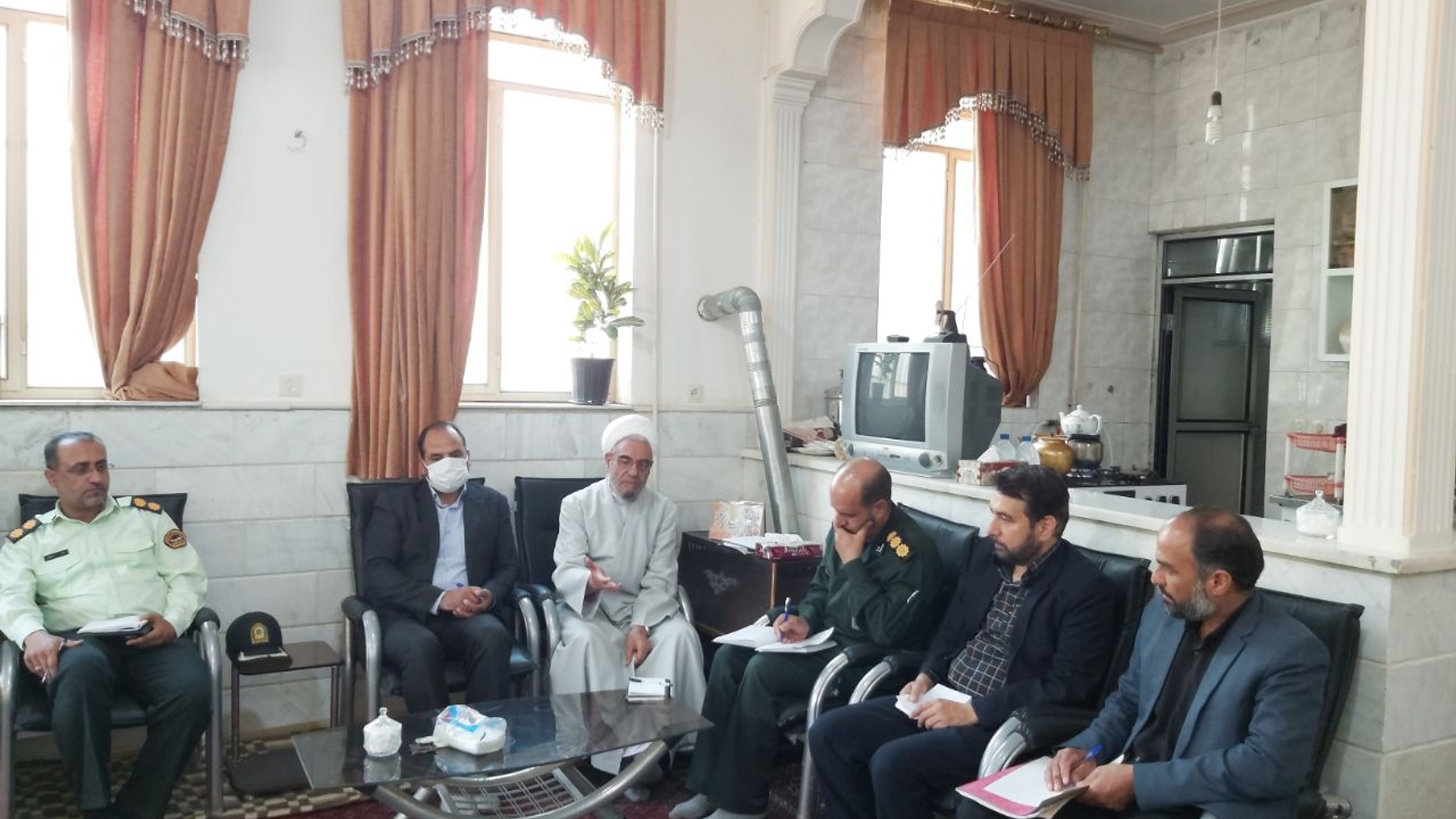 جلسه شورای فرهنگ عمومی شهرستان آشتیان با حضور فراهانی سرپرست فرمانداری،حجت الاسلام و المسلمین طاووسی امام جمعه،دلشادی مدیرکل فرهنگ و ارشاد اسلامی استان،فرمانده ناحیه مقاومت بسیج و سایر مسئولین‌مربوطه در محل دفتر امام جمعه برگزار گردید.