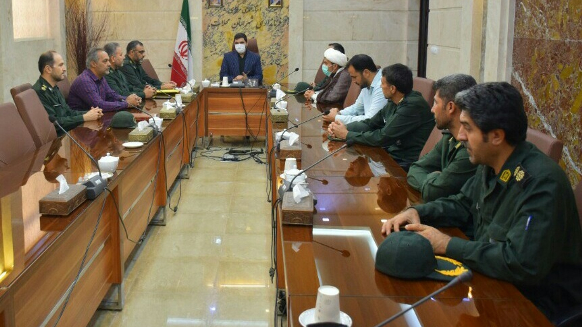 دیدار فرمانده و پرسنل ناحیه مقاومت بسیج با سرپرست فرمانداری