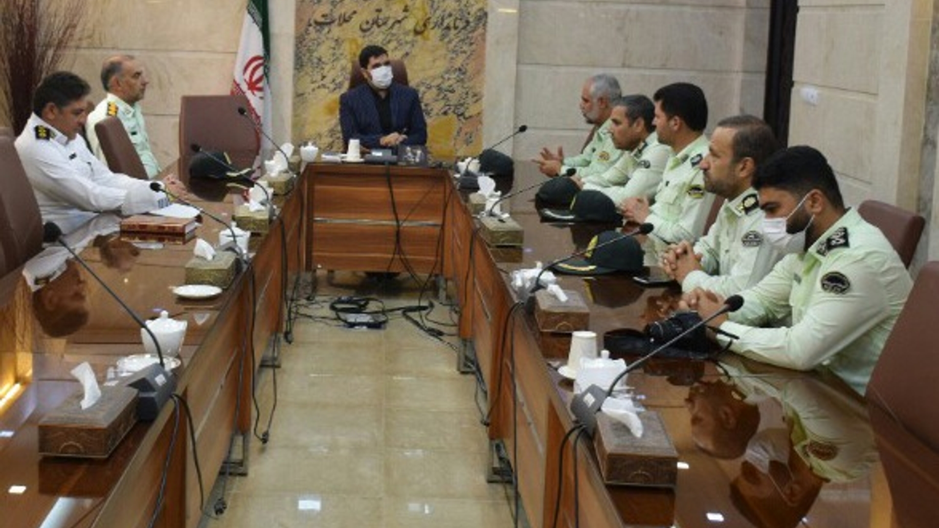 دیدار فرمانده و جمعی از پرسنل نیروی انتظامی با سرپرست فرمانداری شهرستان محلات