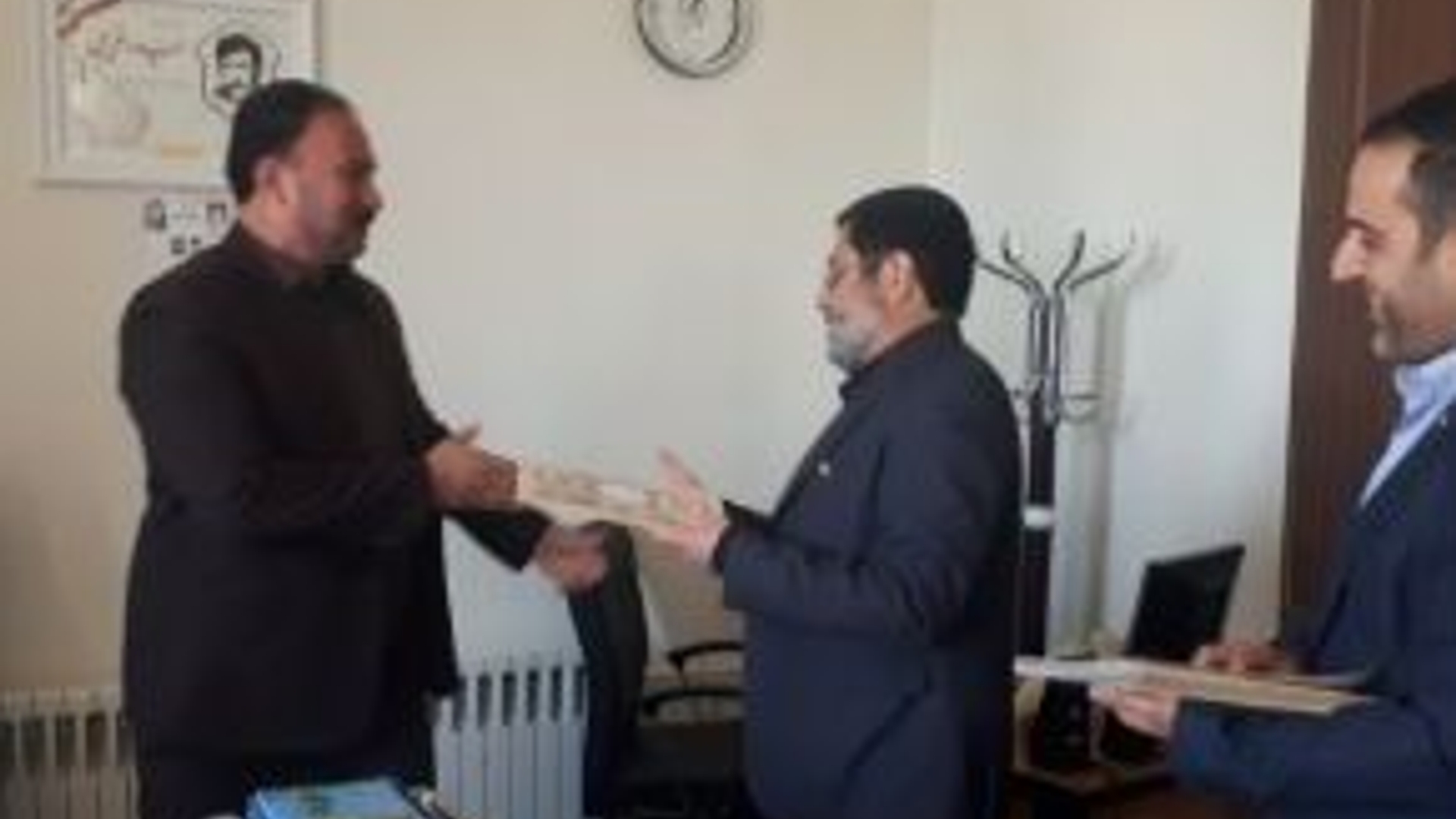 " تقدیر فرماندار از کارمندان، بمناسبت هفته دولت "