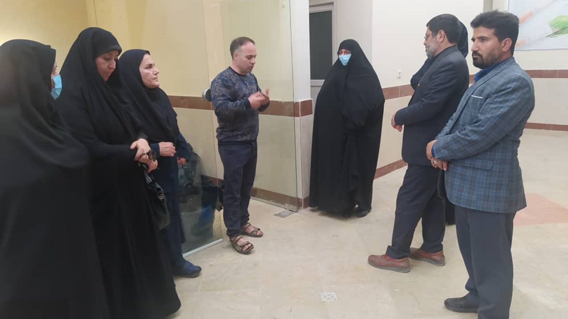 به مناسبت  گرامیداشت هفته دولت  با  حضور  جناب آقای  گازری  فرماندار  محترم  شهرستان  خنداب ، سرکار  خانم مفتح  زاده  مدیر  کل محترم  امور بانوان و خانواده  استانداری ، جناب آقای  میرزایی بخشدار محترم جاورسیان  و هیات همراه از کارگاه تولید  کیف واقع در مرکز کارآفرینی و توسعه  اشتغال شهدای جاورسیان  بازدید به عمل آمد. 1401-06-05