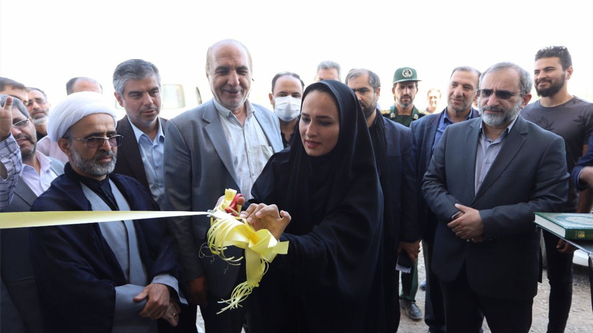 همزمان با هفته دولت با حضور استاندار مرکزی، نماینده مردم تفرش، آشتیان و فراهان در مجلس شورای اسلامی، معاون هماهنگی امور عمرانی استاندار، سرپرست دفتر هماهنگی امور اقتصادی، فرماندار فراهان و جمعی از مدیران درمانگاه و داروخانه دامپزشکی در روستای شیرین‌آباد افتتاح شد

سه‌شنبه ۸ شهریور ۱۴۰۱