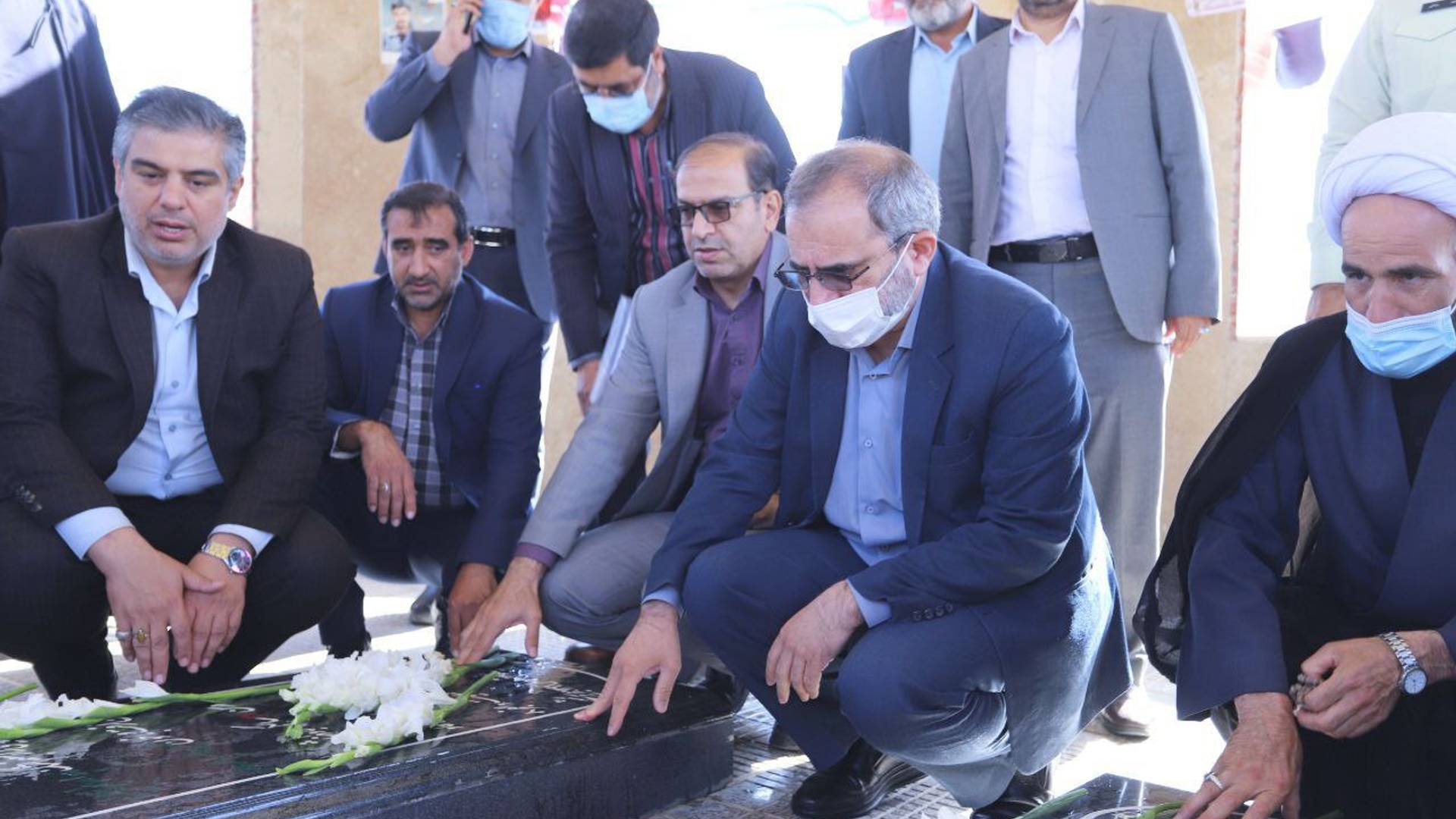 ادای احترام مسئولین استان به شهدای گمنام شهرستان خنداب