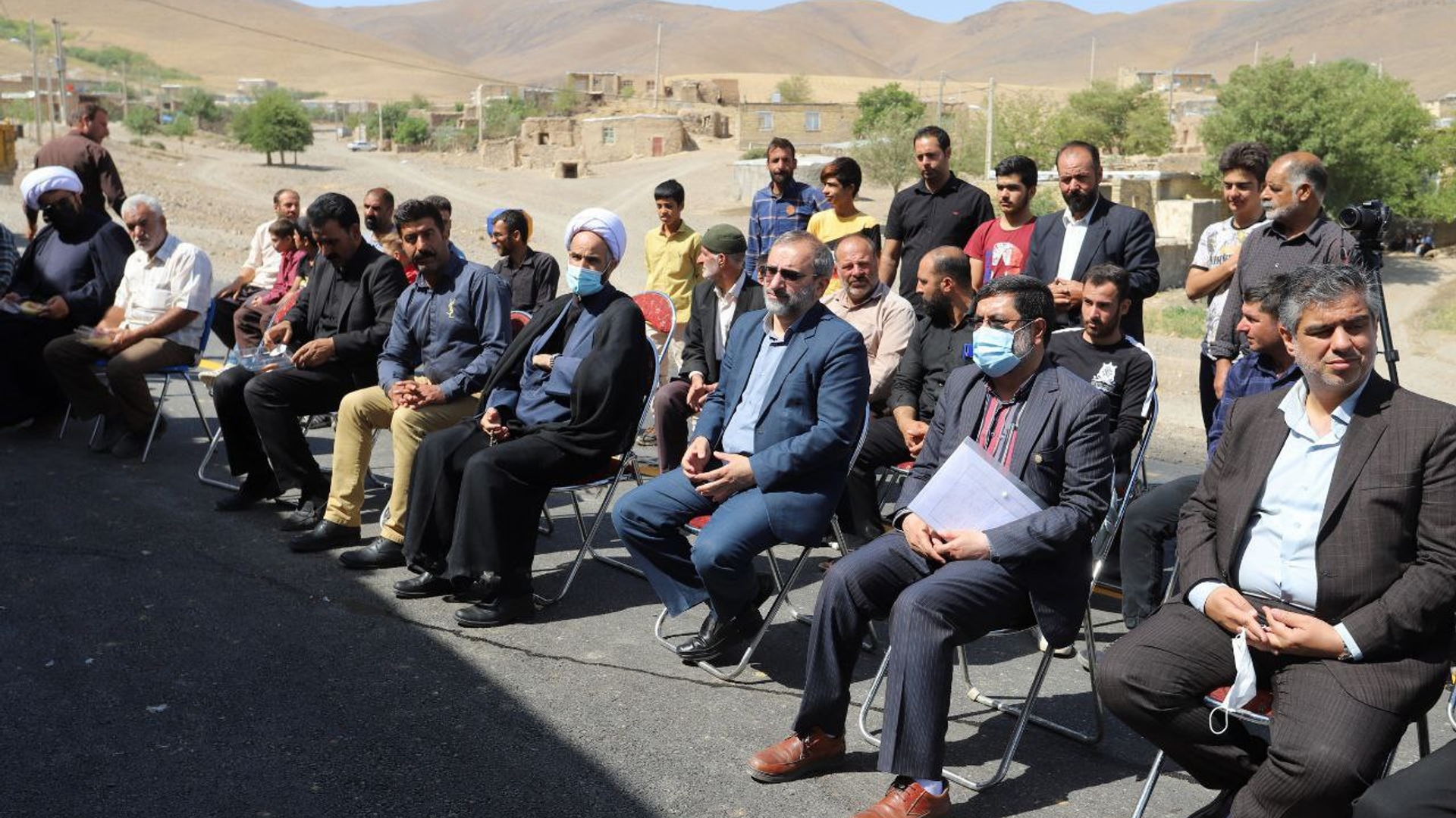 افتتاح پروژه زیرساخت و آسفالت راه ارتباطی روستای سیردر در شهرستان خنداب