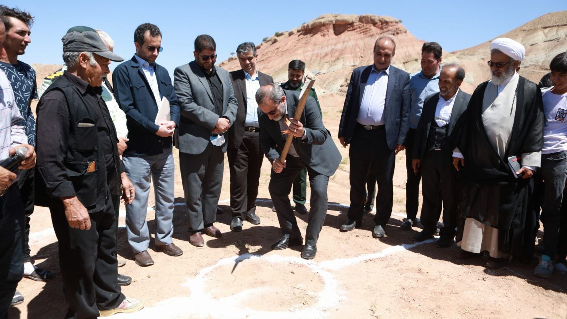 افتتاح آسفالت معابر و ارتقاء تکنولوژی و افزایش پهنای باند اینترنت روستای قزلجه در هفته دولت انجام شد.