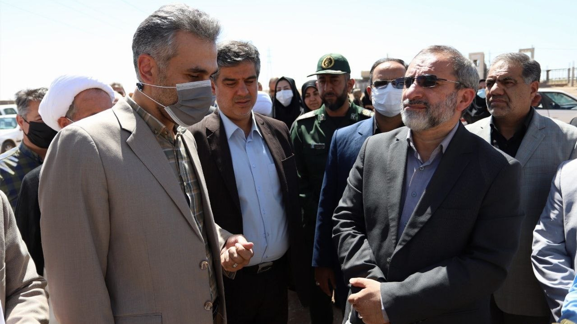 12 واحد مسکن مددجویان شهر پرندک در هفته دولت به بهره‌برداری رسید.