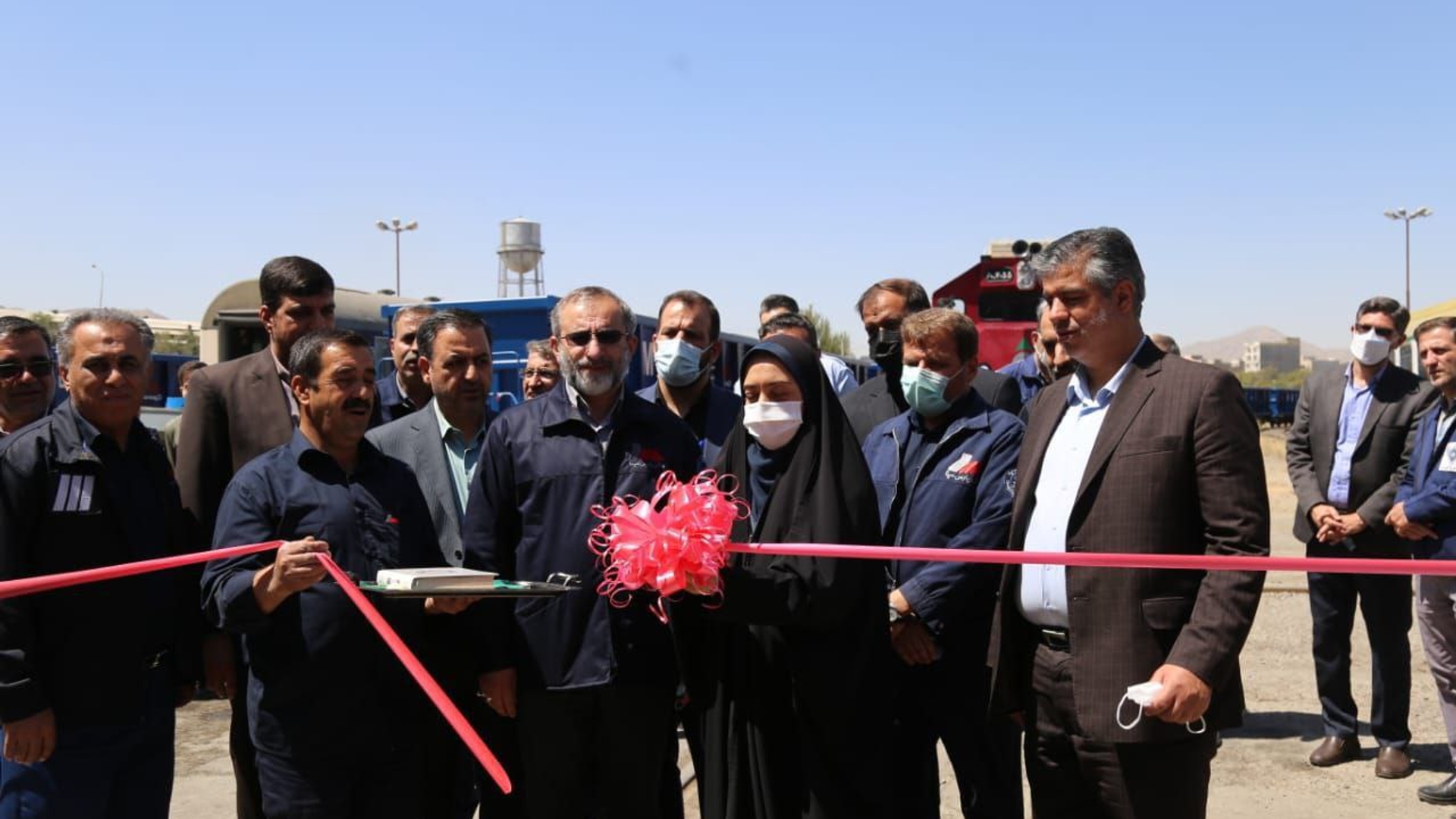 همزمان با هفته دولت، ۱۰۰ واگن ساخته شده توسط شرکت واگن‌پارس به ناوگان ریلی کشور تحویل شد.