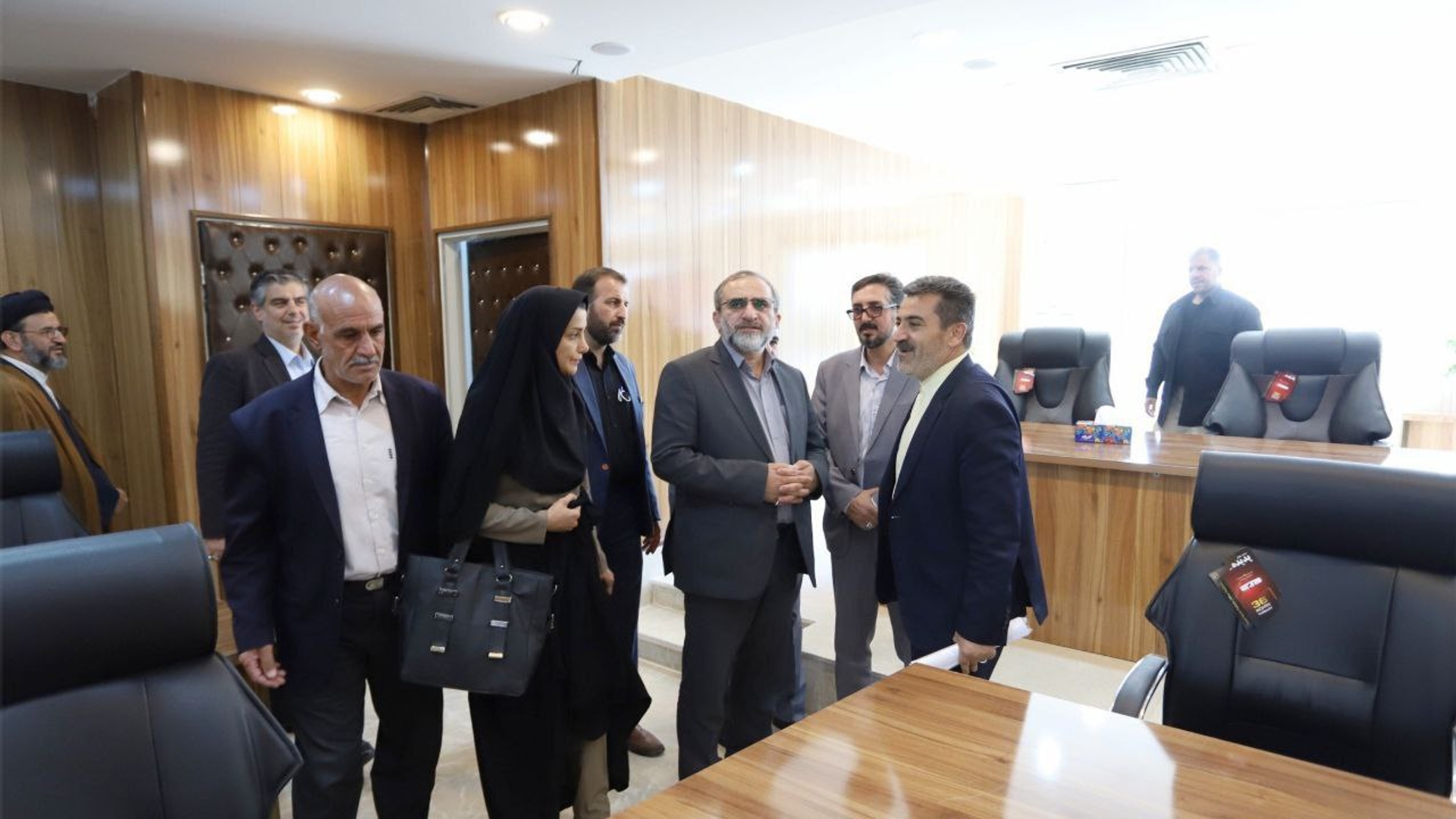 بازدید از سالن جلسات شهرداری شازند در هفته دولت