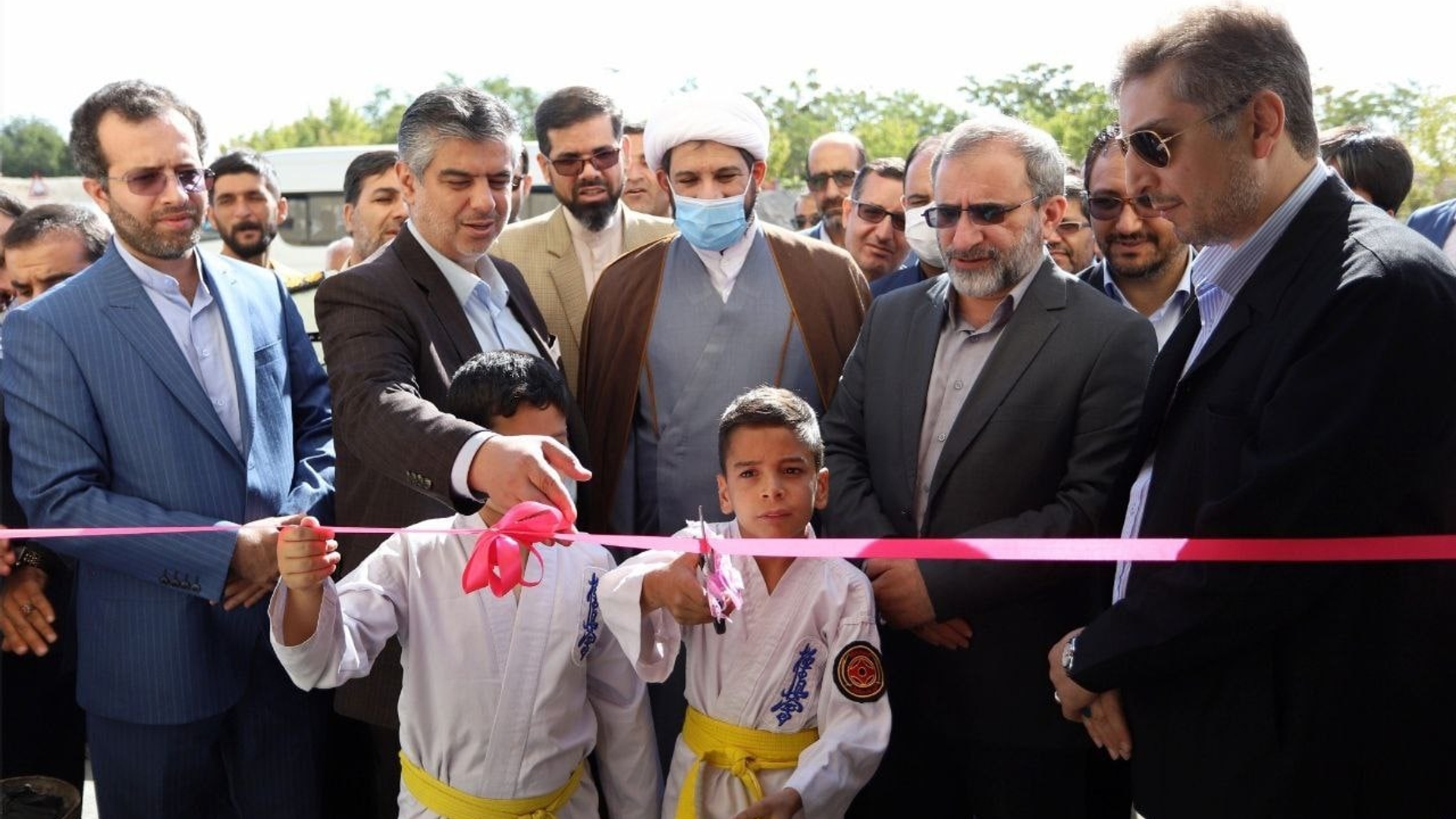 همزمان با هفته دولت، سالن ورزشی شهدای روستای خسروبیگ به بهره‌برداری رسید.