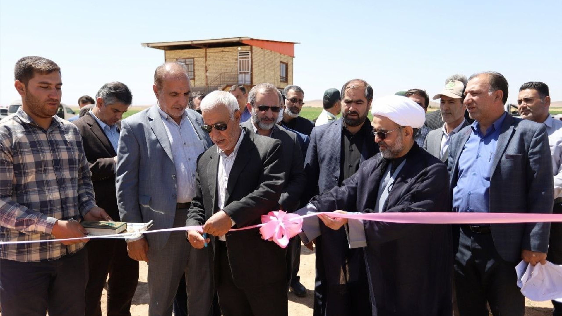 همزمان با هفته دولت، پروژه آبیاری تحت فشار و پروژه‌های جهاد کشاورزی (به صورت متمرکز) در روستای شیرین آباد به بهره‌برداری رسید.