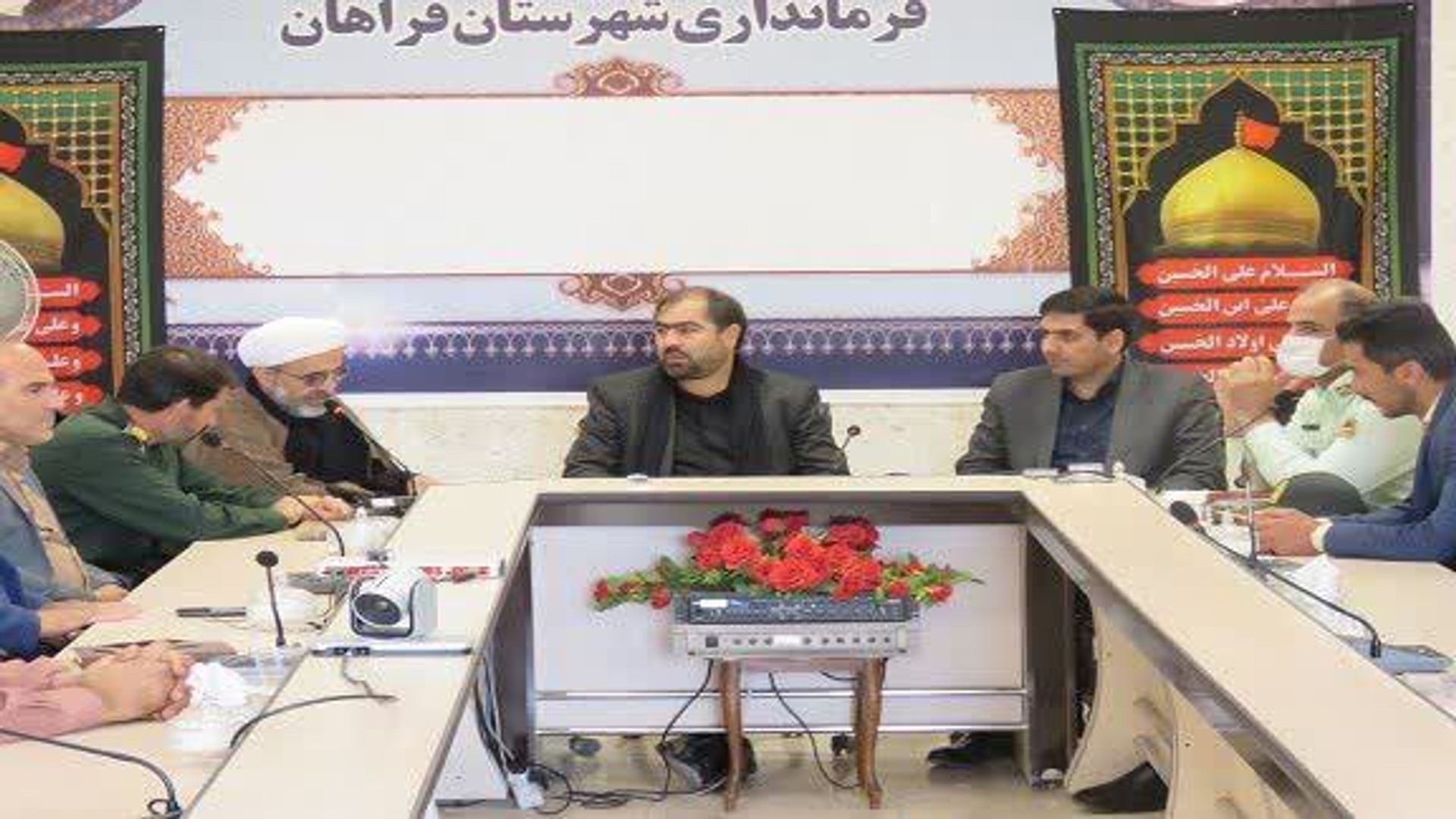 🔴دیدار صمیمی و نزدیک امام جمعه فراهان و مسئولان شهرستان با فرماندار به مناسبت هفته دولت