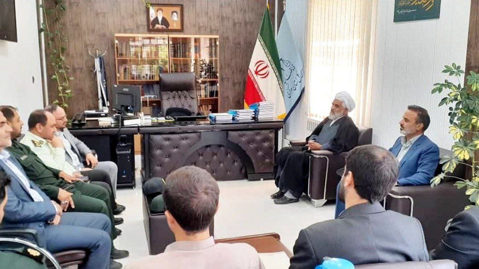 با جناب آقای زارعی مهر رییس محترم دادگستری شهرستان و جناب  آقای اسکندری دادستان محترم شهرستان