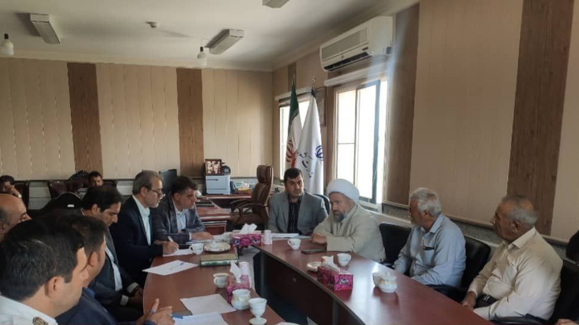 جلسه بررسی و حل مشکلات راه های روستا های مجتمع و خشکرود