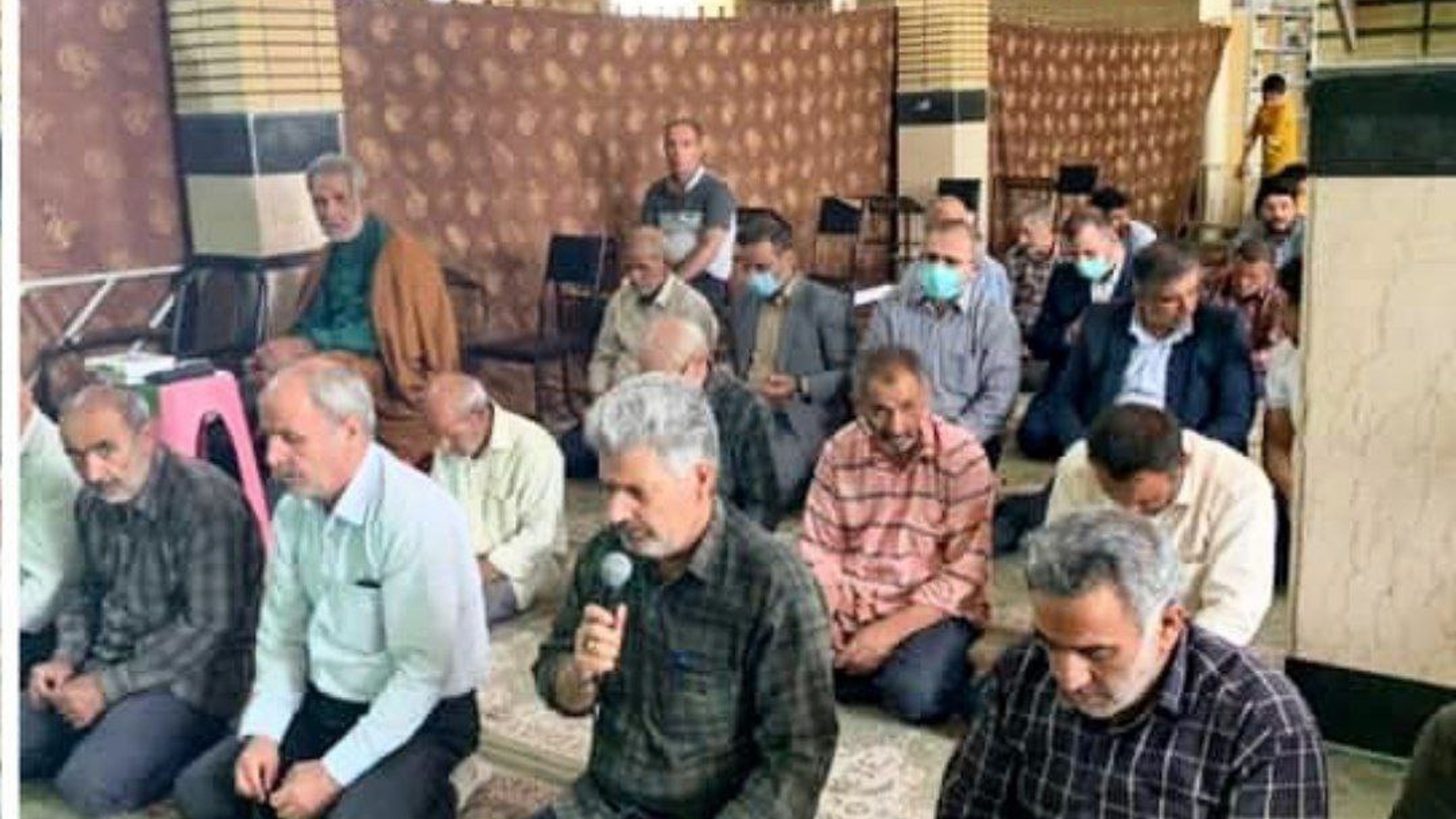 حضور در نماز جماعت مسجد آسیابک.