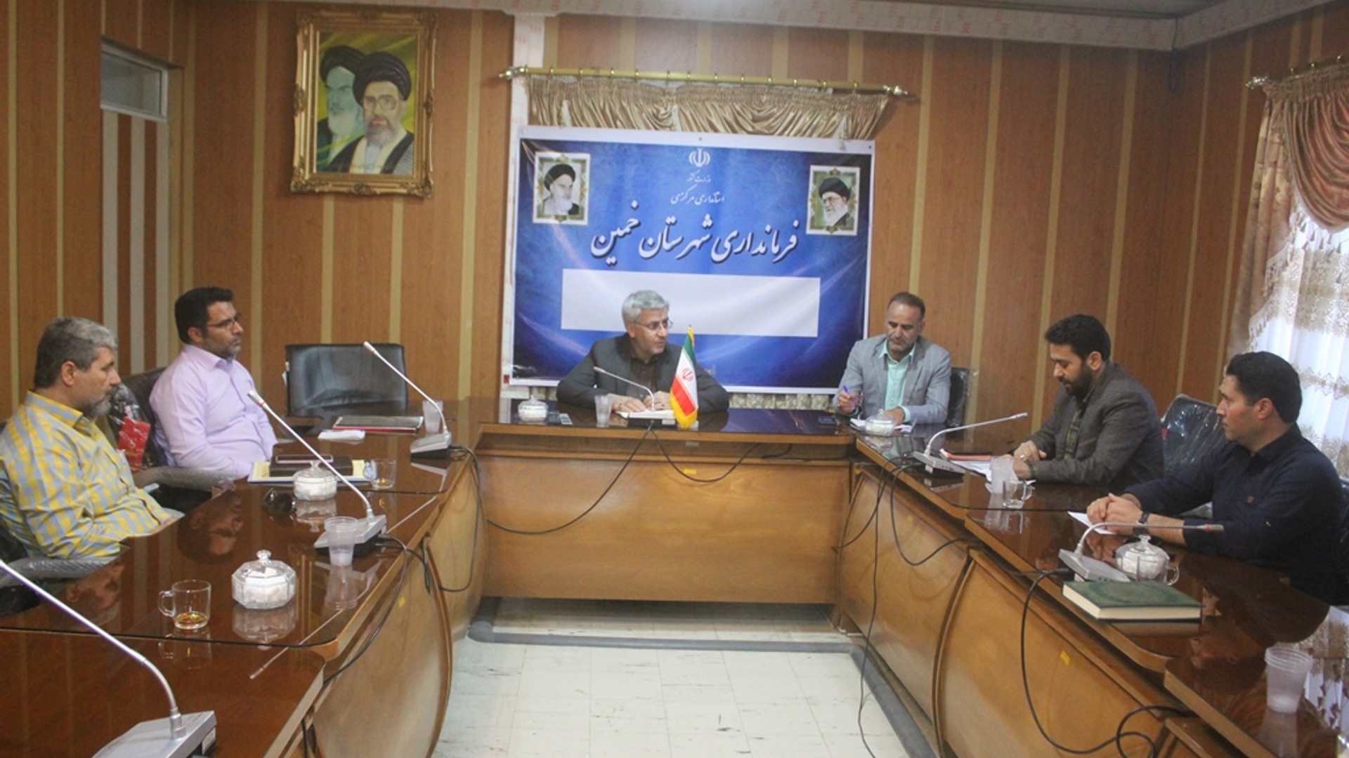 جلسه بررسی و رفع موانع اشتغال مددجویان بهزیستی و کمیته امداد شهرستان خمین برگزار شد