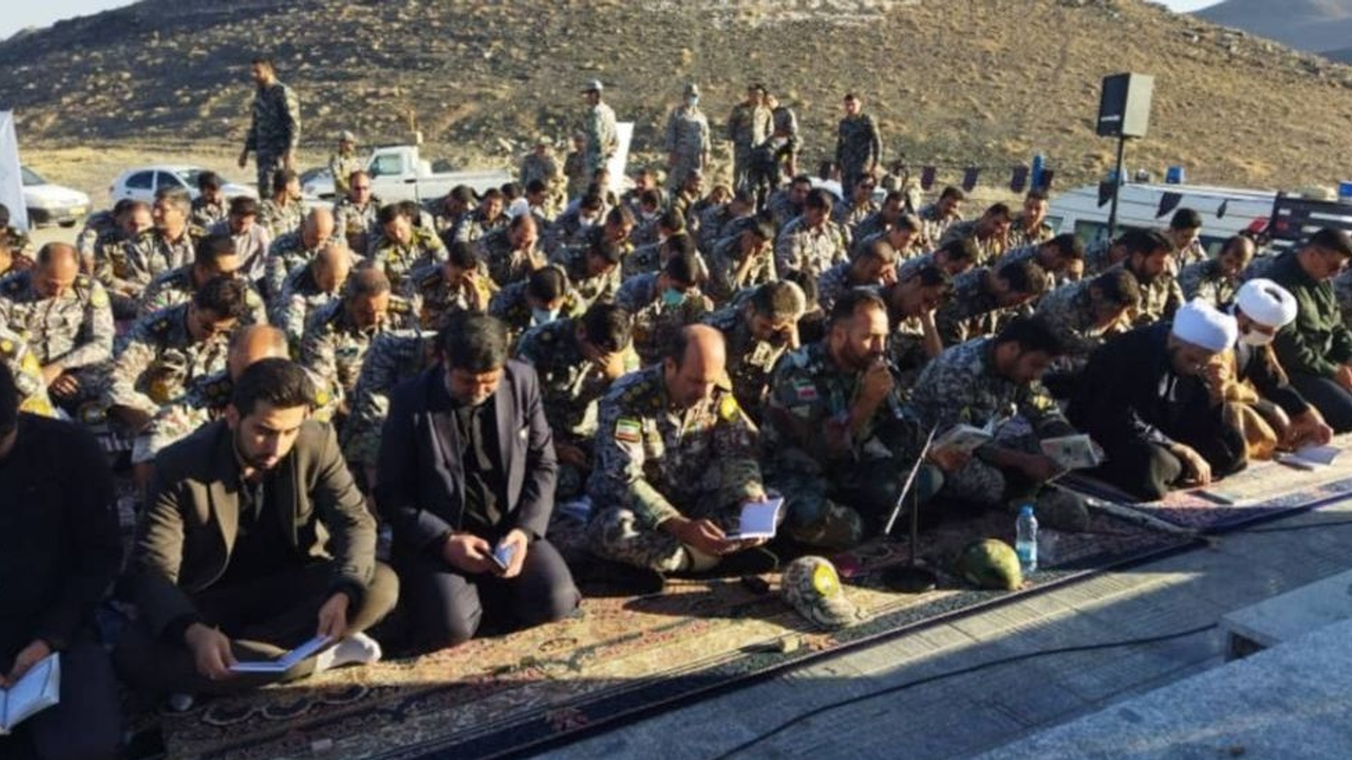 حضور فرماندار شهرستان خنداب در مراسم قرائت زیارت عاشورا بمناسبت روز پدافند هوایی