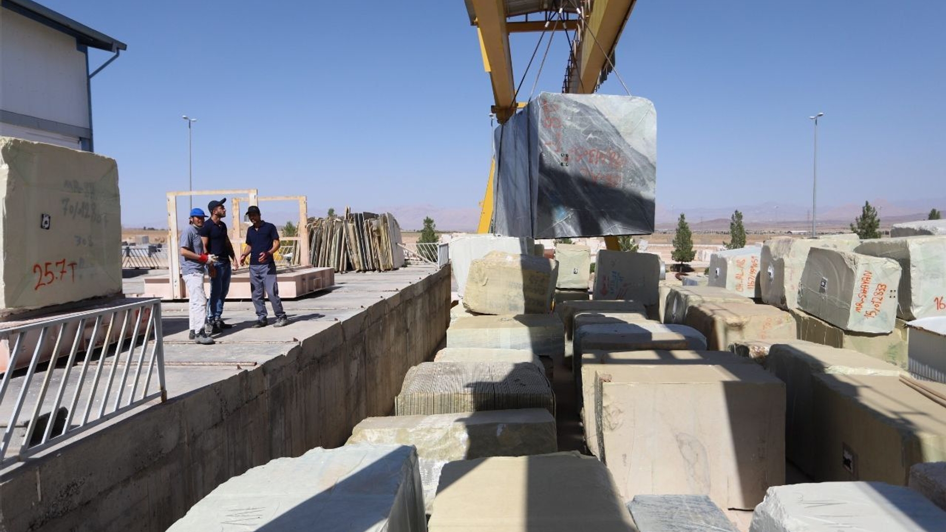 بازدید و بررسی میدانی شرکت‌ سنگستان و طرح ایجاد کارخانه شیشه سولار

پنج‌شنبه ۱۰ شهریور ۱۴۰۱