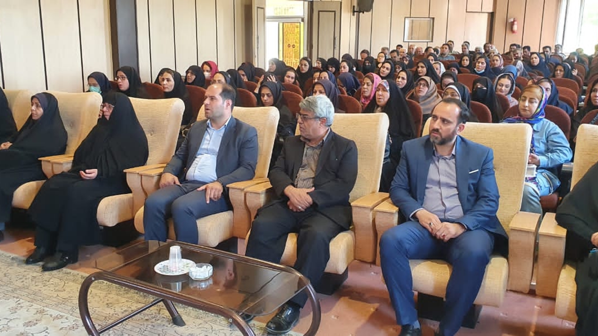 کارگروه اجتماعی ،فرهنگی ،سلامت ،زنان وخانواده شهرستان دلیجان به ریاست جناب آقای براتی زاده فرماندار محترم و با حضور سرکار خانم مفتح زاده مدیرکل محترم امور بانوان وخانواده استانداری واعضای کارگروه وجمعی ازبانوان فعال و منتخب در محل فرمانداری برگزار گردید .1401-06-09