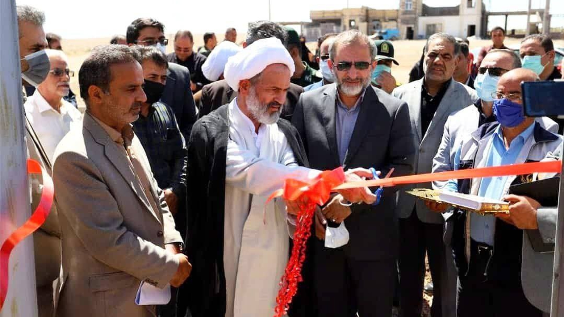 با حضور 12 واحد مسکن مددجویان شهر پرندک به بهره‌برداری رسید.