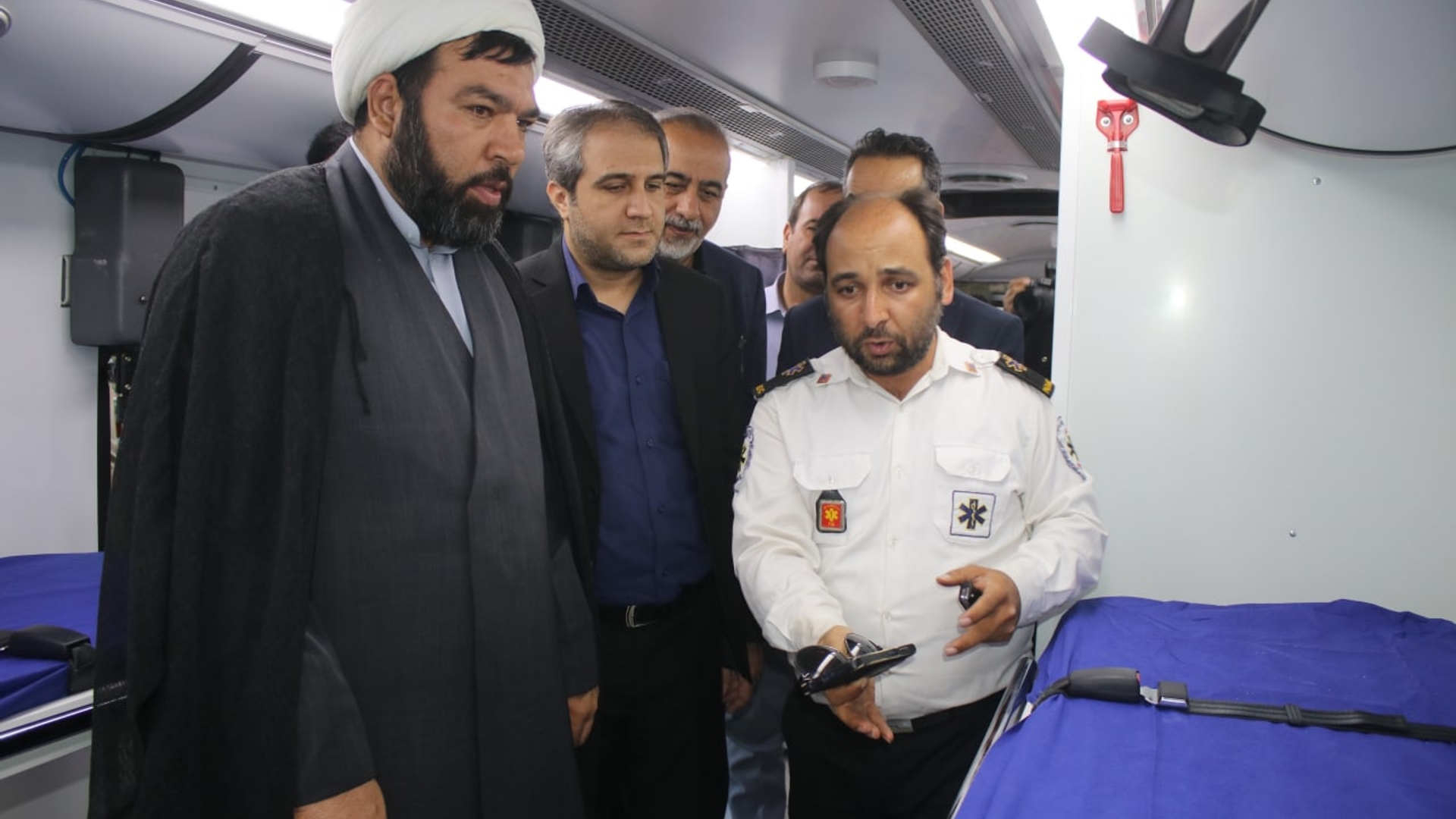 نخستین اتوبوس آمبولانس ساوه رونمایی شد.