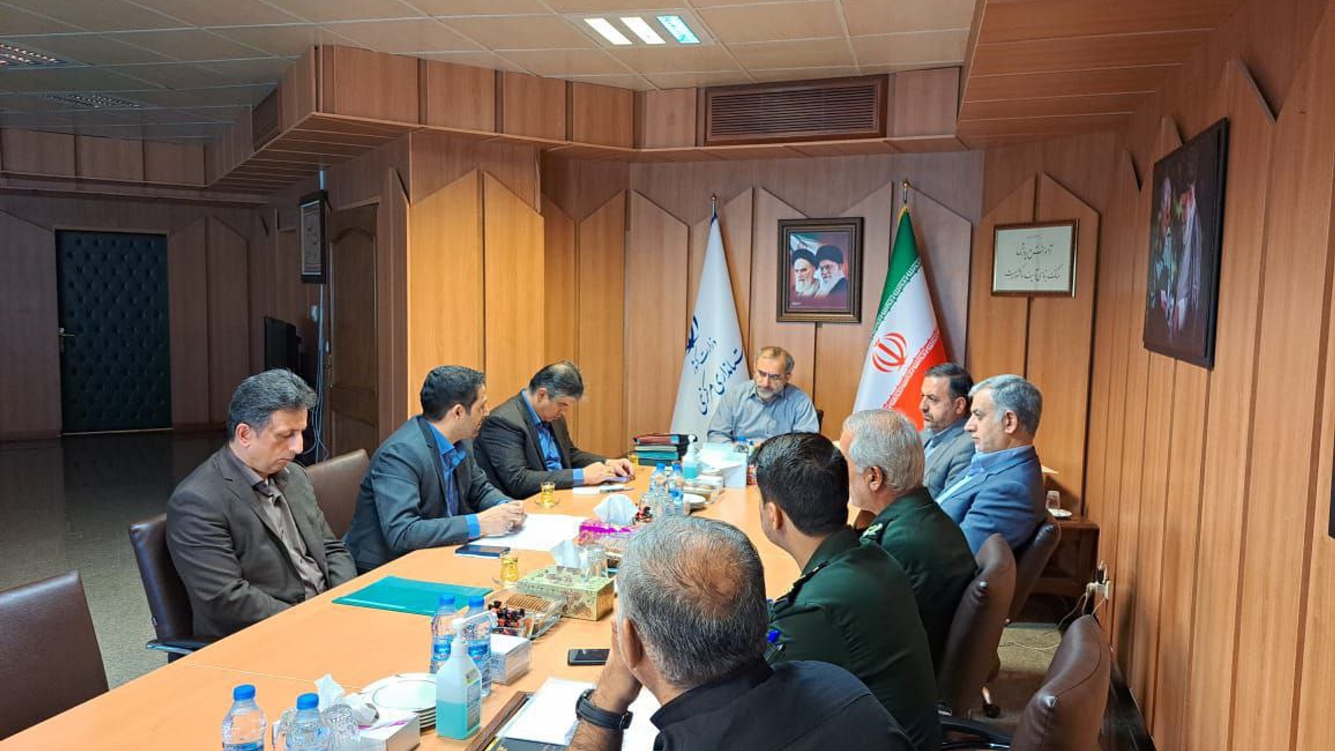 نشست گروه مهندسی ۴۲ قدر سپاه با استاندار مرکزی و معاون هماهنگی امور عمرانی برگزار شد.