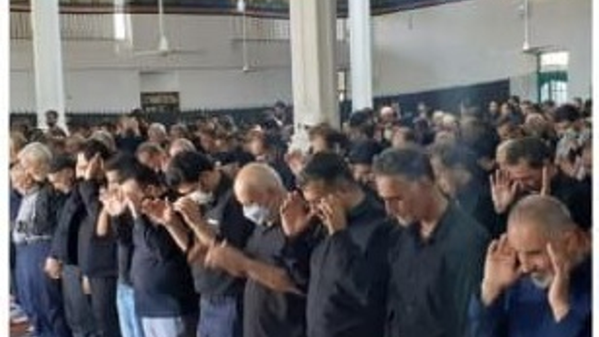 نماز ظهر عاشورا در شهر کمیجان به امامت حجه الاسلام سعیدی امام جمعه کمیجان اقامه گردید.