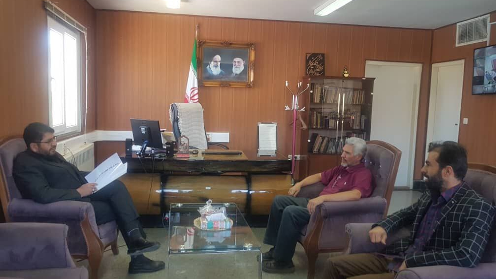 دیدار و گفتگو                                                                                :