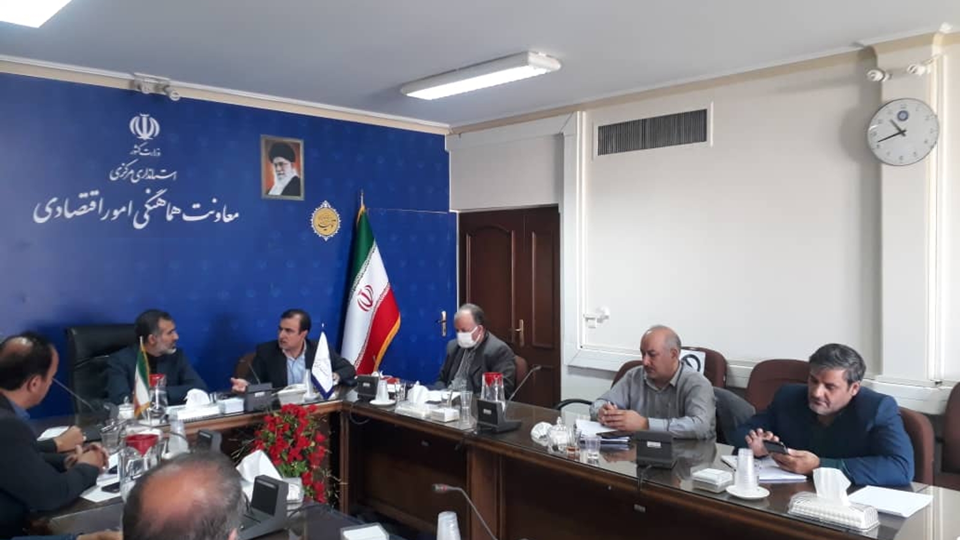 کارگروه رصد و پایش وضعیت گندم، آرد و نان استان به ریاست گودرزی سرپرست دفتر هماهنگی امور اقتصادی و با حضور مدیران مربوطه برگزار شد.در این جلسه گزارشی از پرونده های تخلف  ارائه و در خصوص نحوه برخورد و پلمپ واحدهای متخلف تصمیماتی اتخاذ گردید.
یکشنبه 20 شهریور 1401