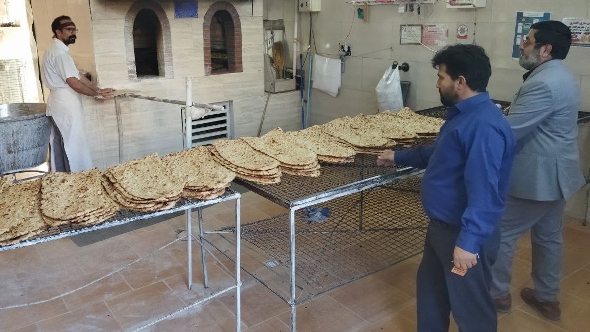 ""بازدید فرماندار از برخی واحدهای نانوایی ""