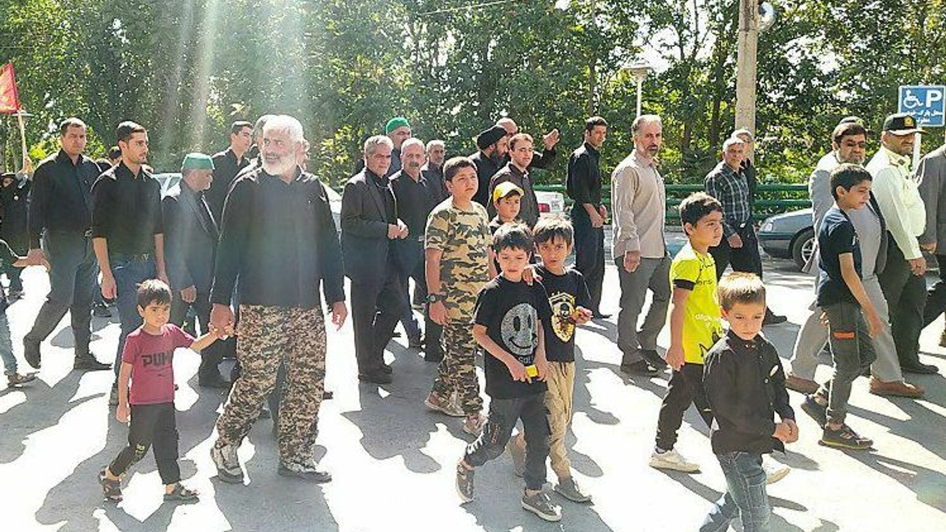 حضور فرماندار در بین شرکت کنندگان در کاروان پیاده روی "جاماندگان اربعین "در شهرستان خنداب