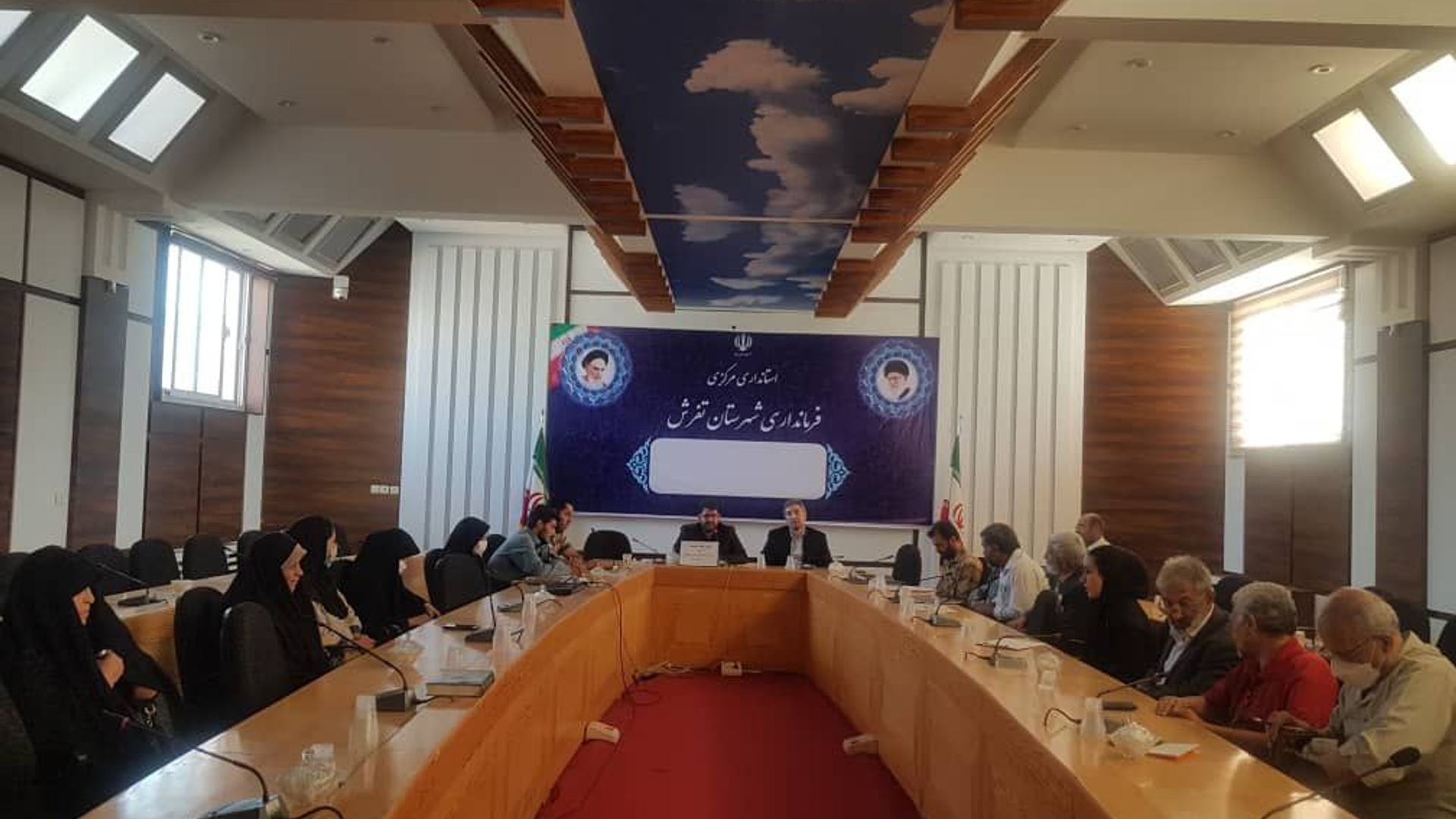 نشست                                                          :