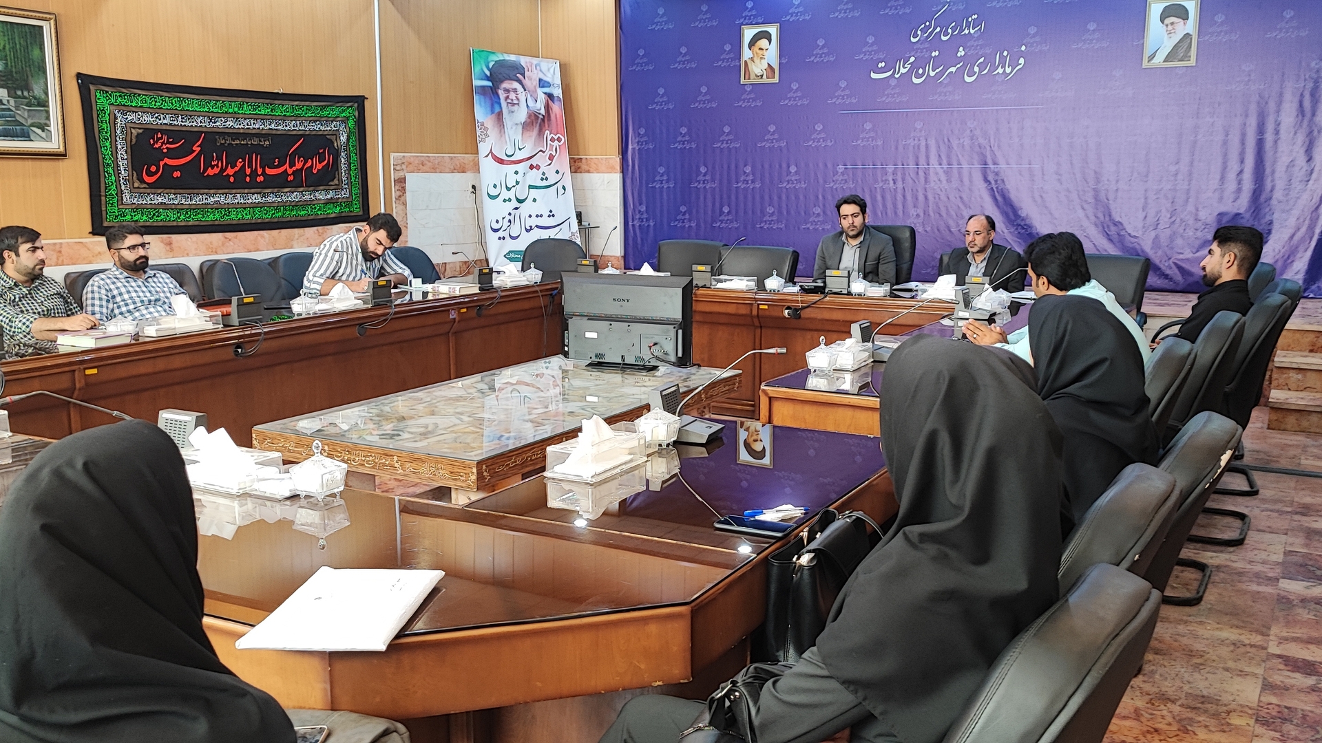 جلسه هماهنگی با دهیاران برای تاسیس باجه های پست بانک در سطح روستاهای شهرستان