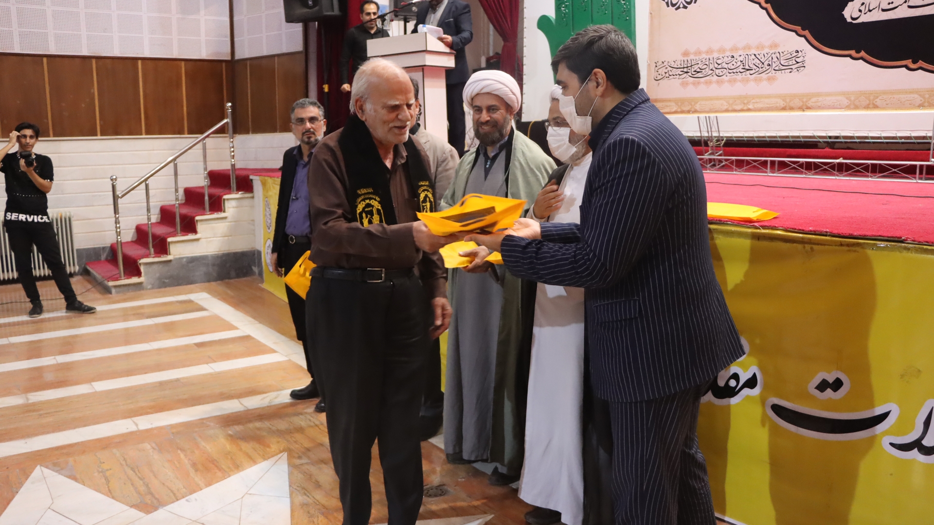 همایش تجلیل از پیر غلامان شهر محلات